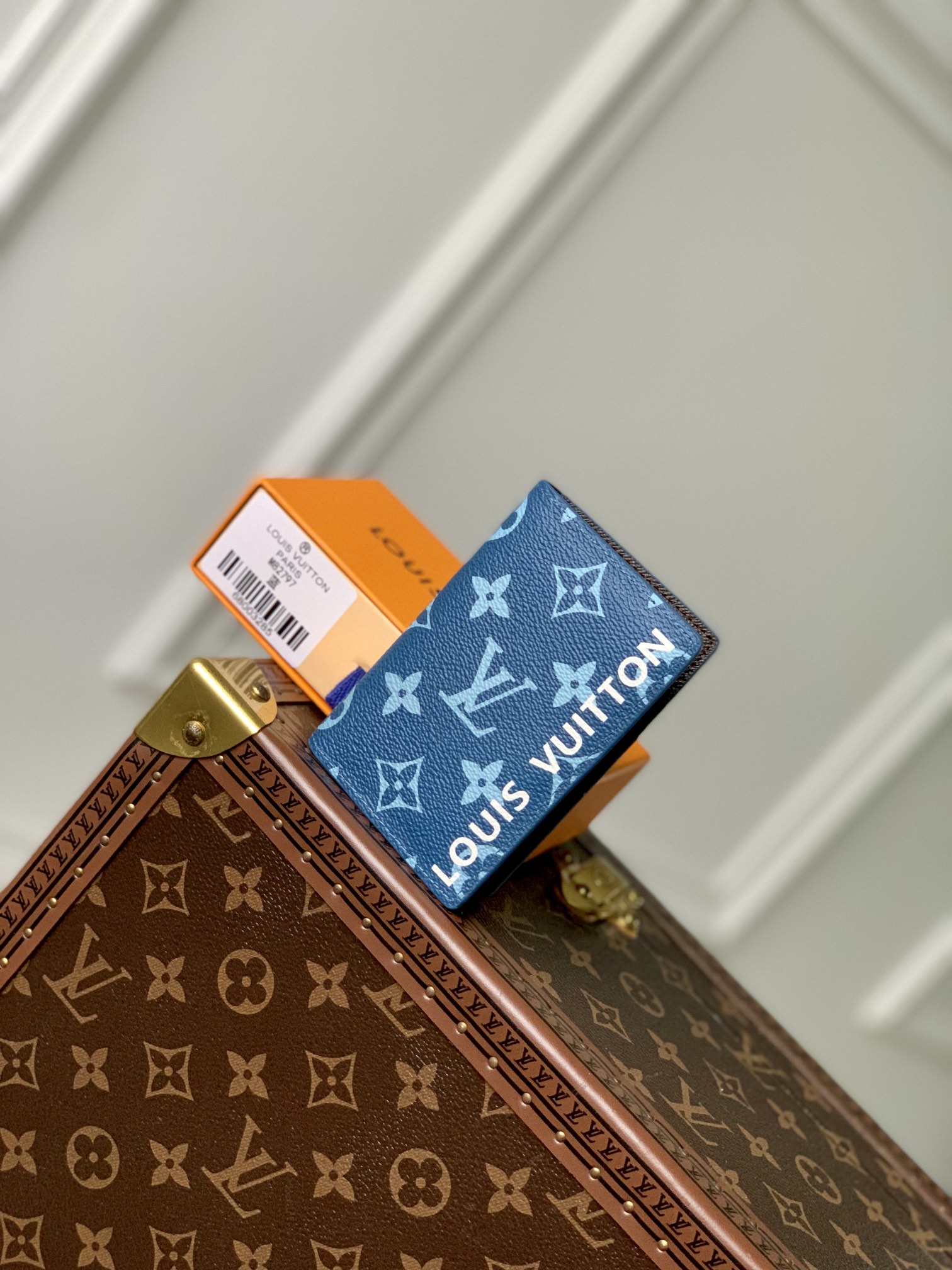 l**is V*t*n aerogram wallet-8 x 11 x 1cm