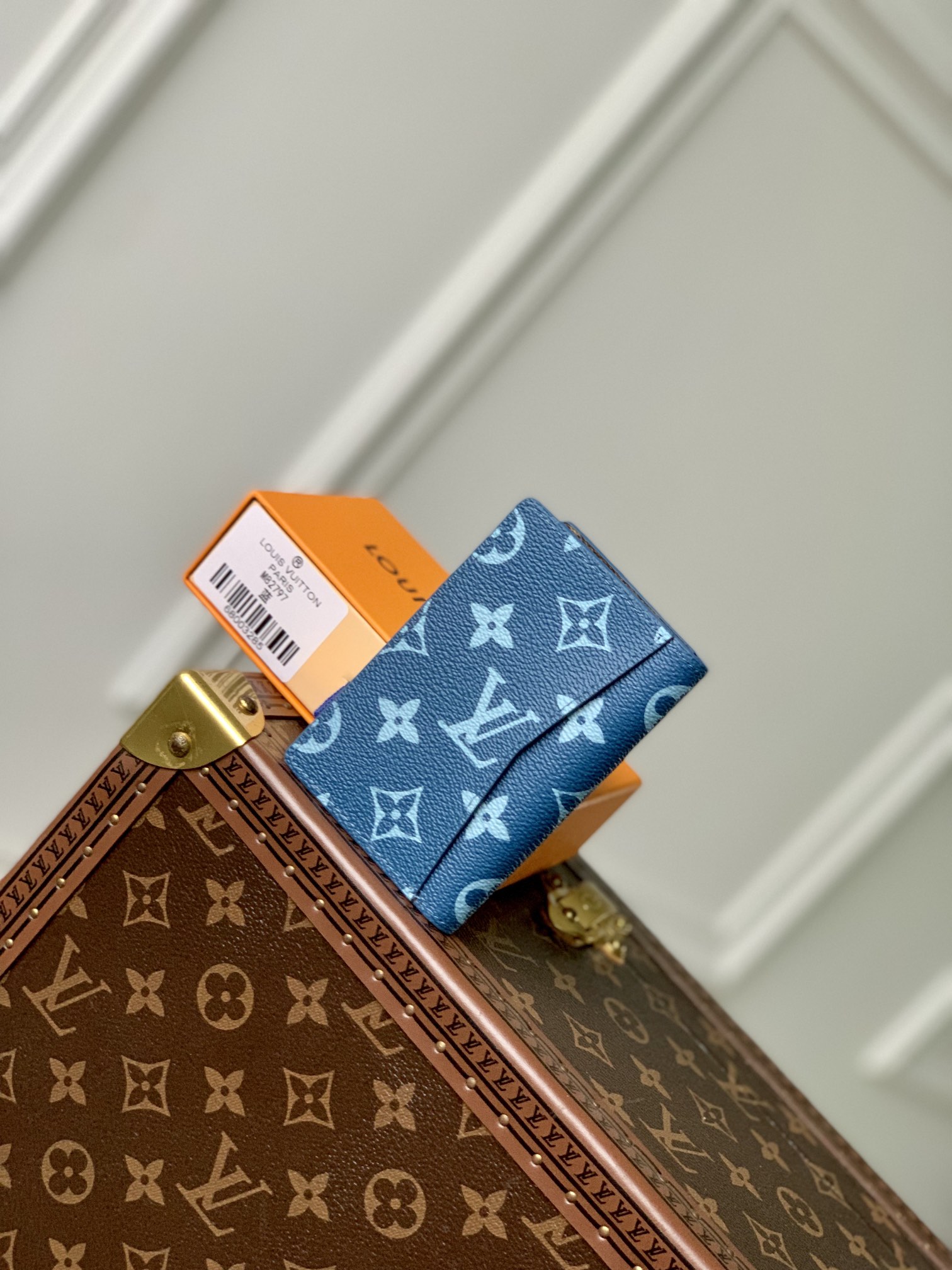 l**is V*t*n aerogram wallet-8 x 11 x 1cm