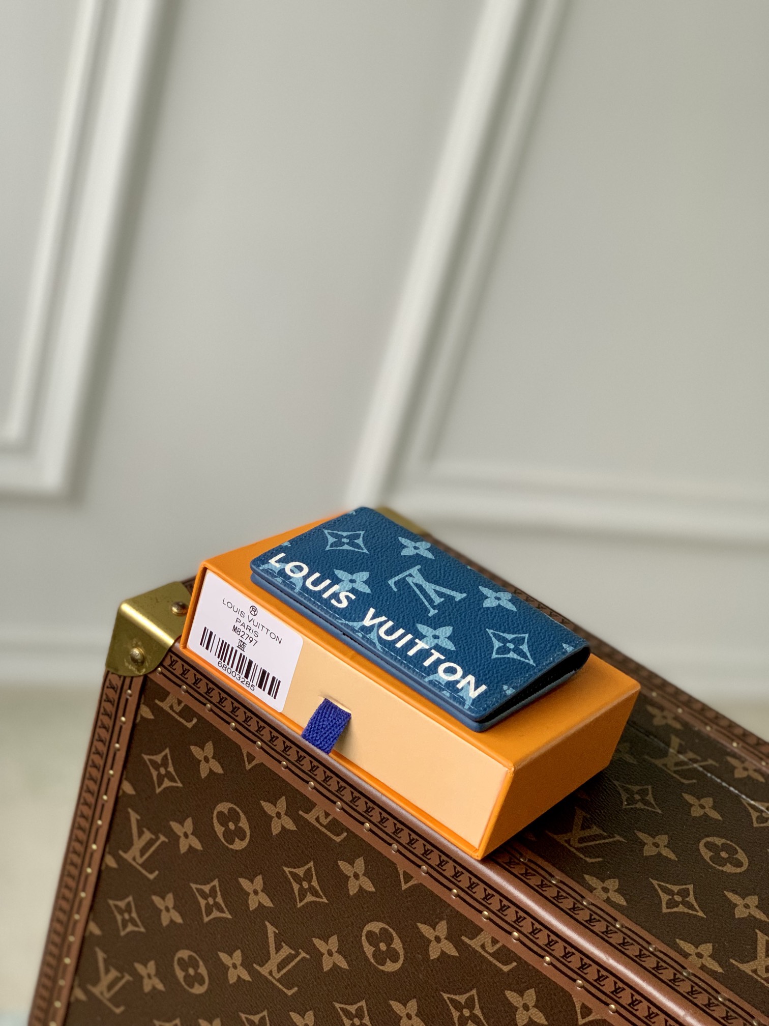 l**is V*t*n aerogram wallet-8 x 11 x 1cm