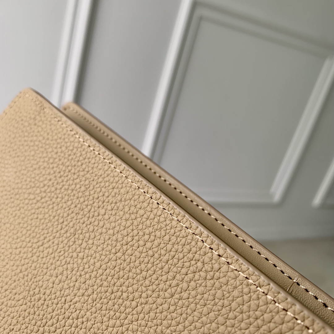 l**is V*t*n wallet-10*19*2cm