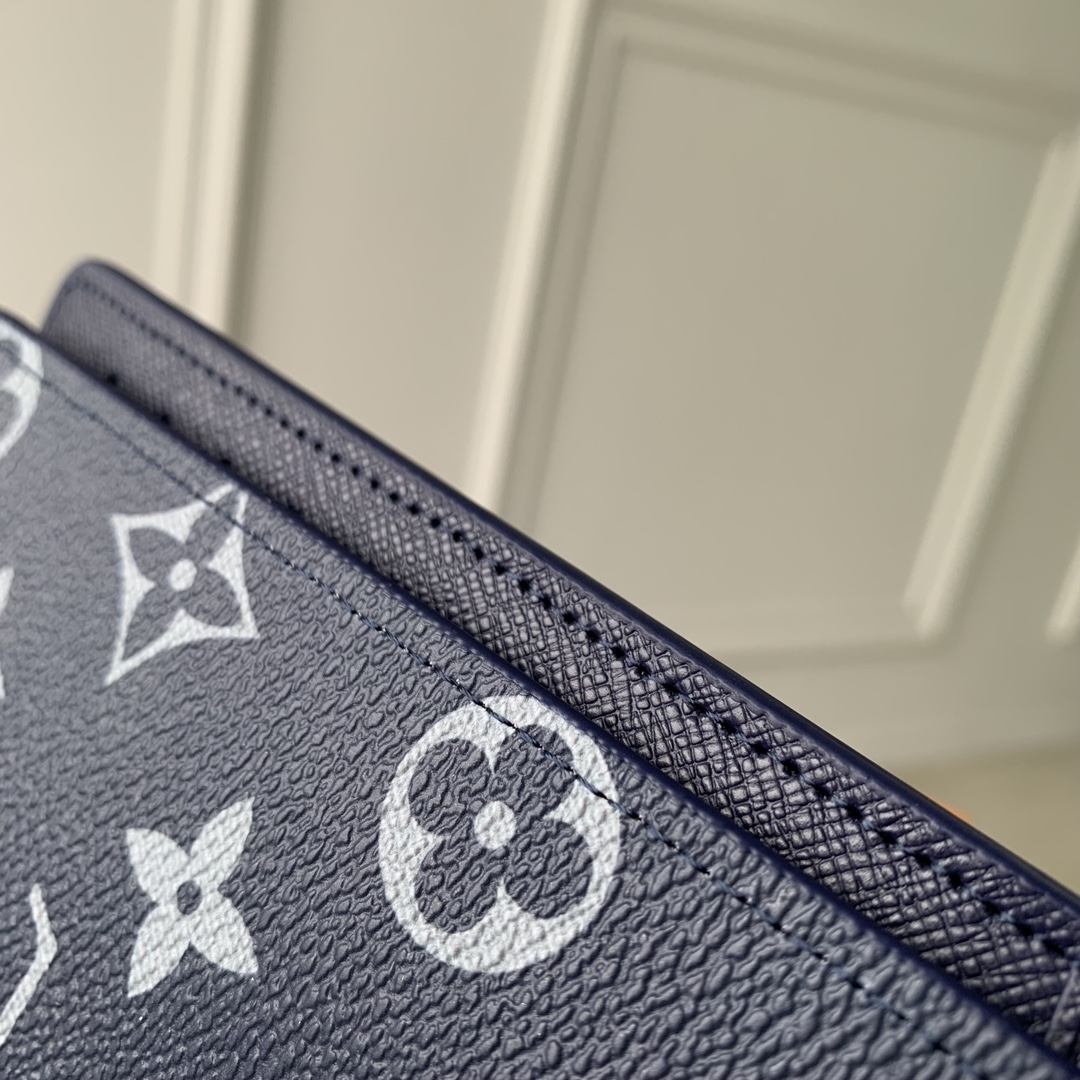 l**is V*t*n wallet-10*19*2cm