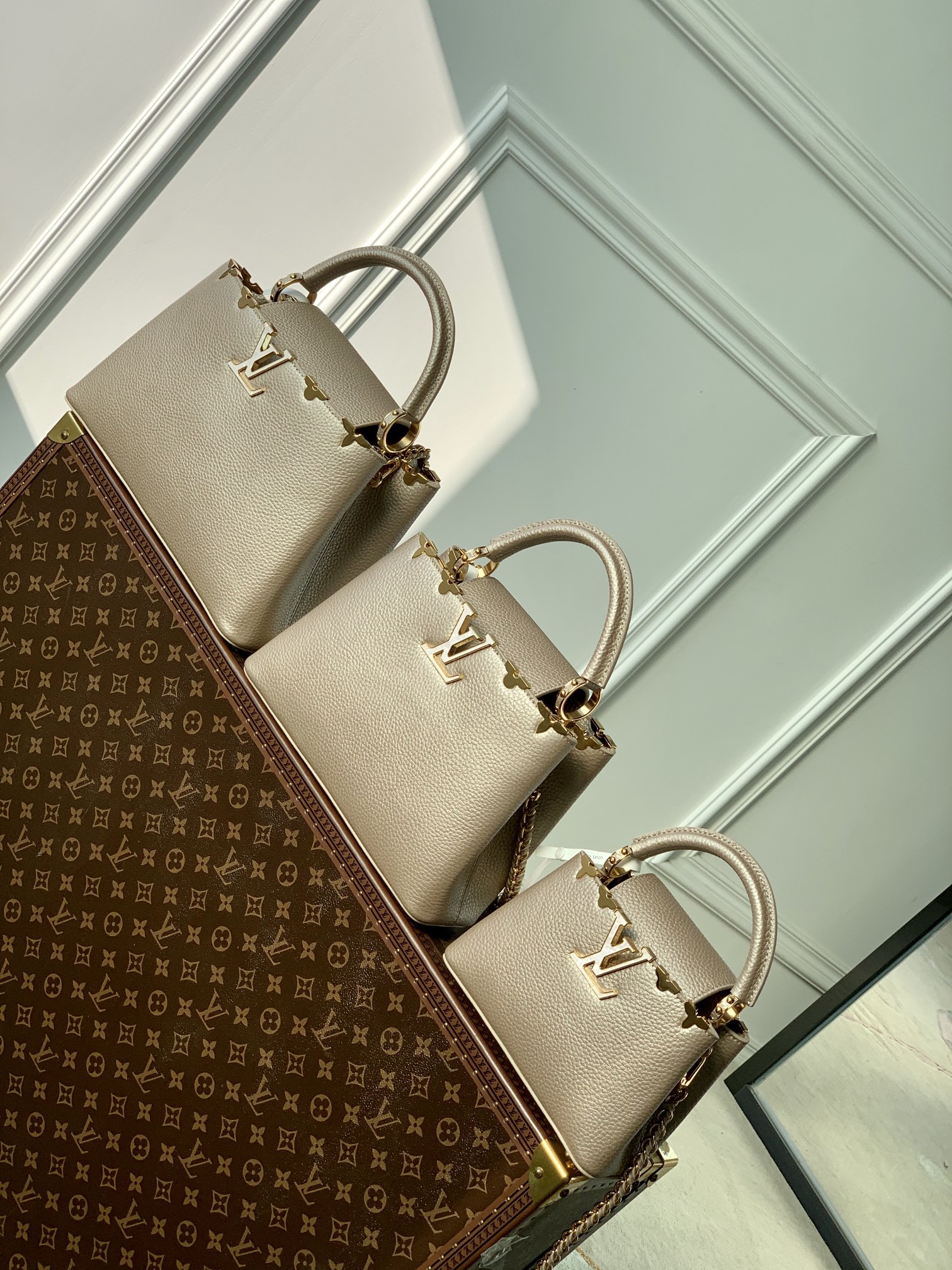 l**is V*t*n capucines handlebag