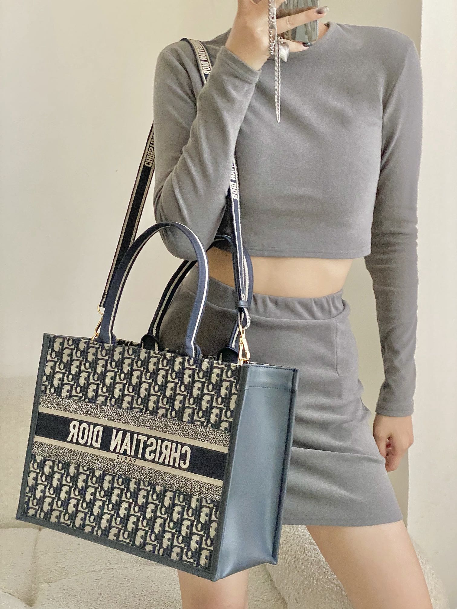 D*or small book tote-36.5cm