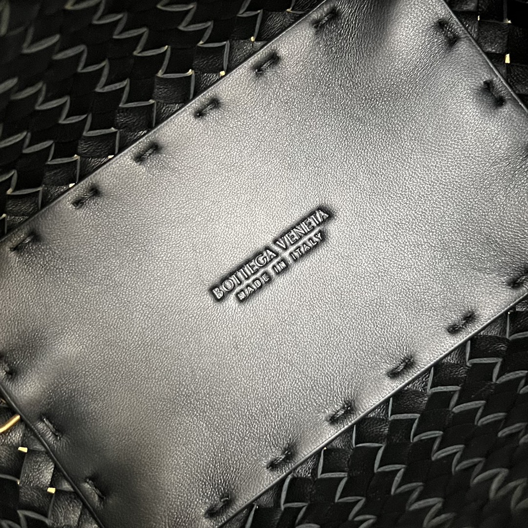 Bo*te*ga ve*ne*ta cabat bucket-35.5x21x13cm