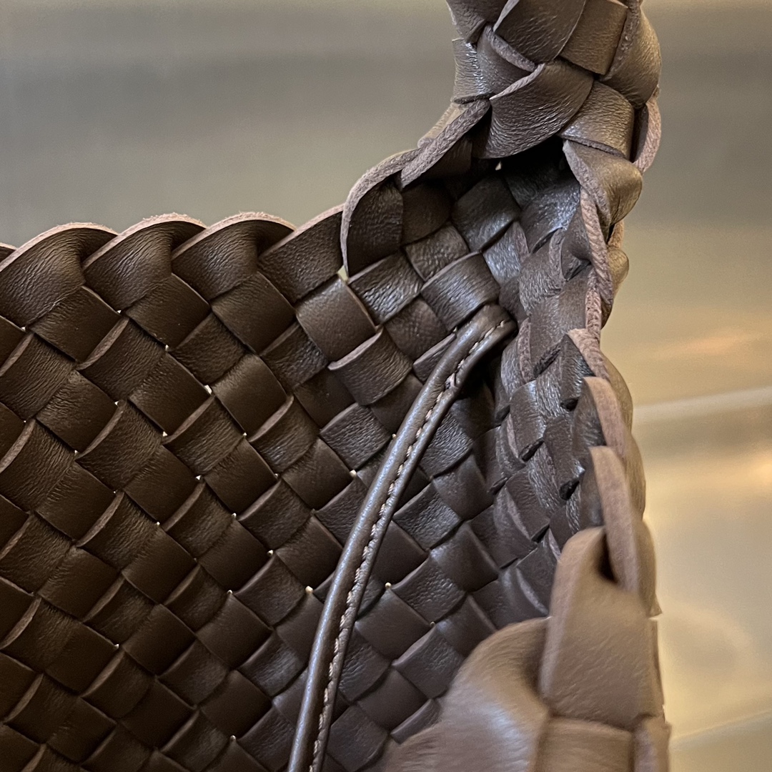 Bo*te*ga ve*ne*ta cabat bucket-35.5x21x13cm