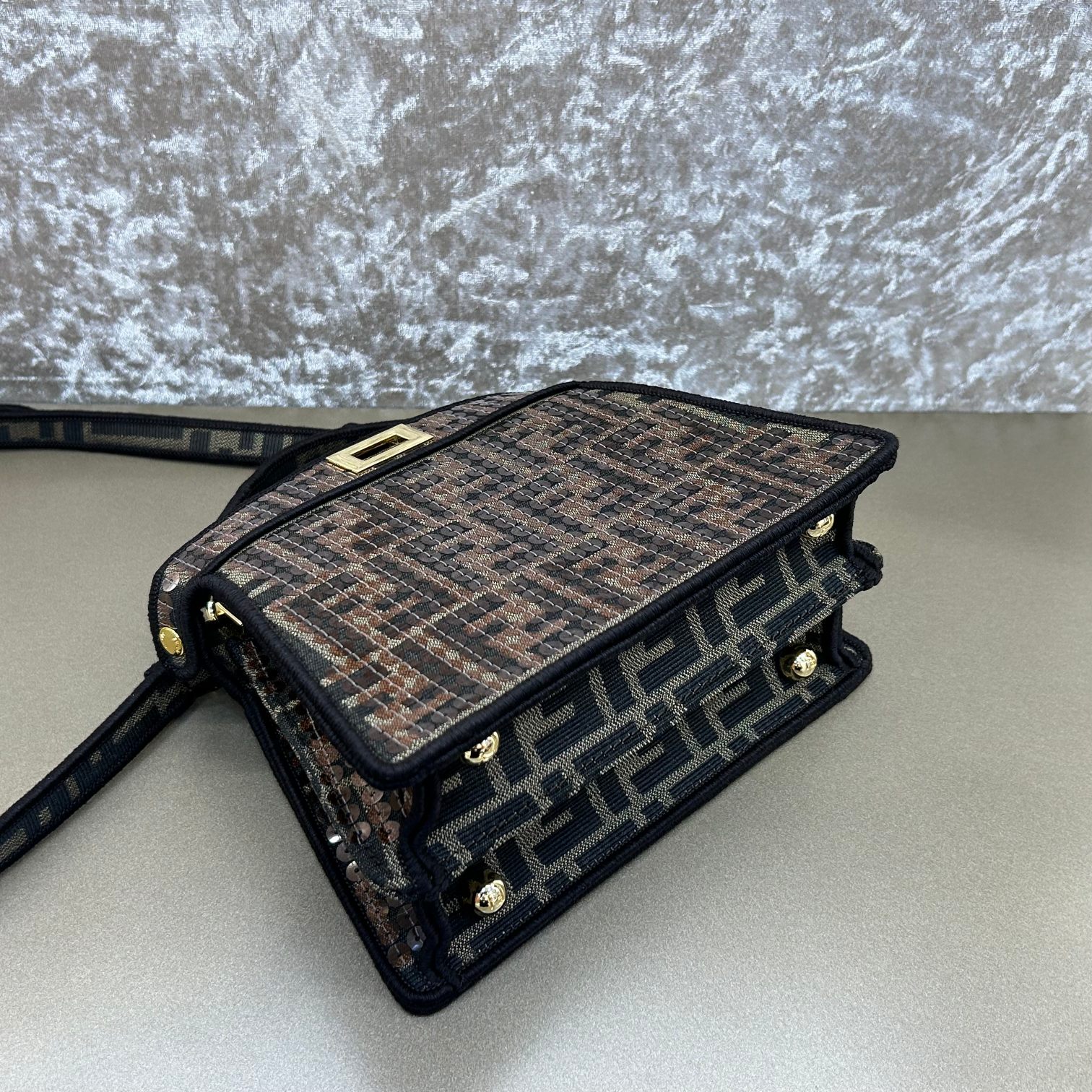 F**di peekaboo iseeu-20.5x11x14cm