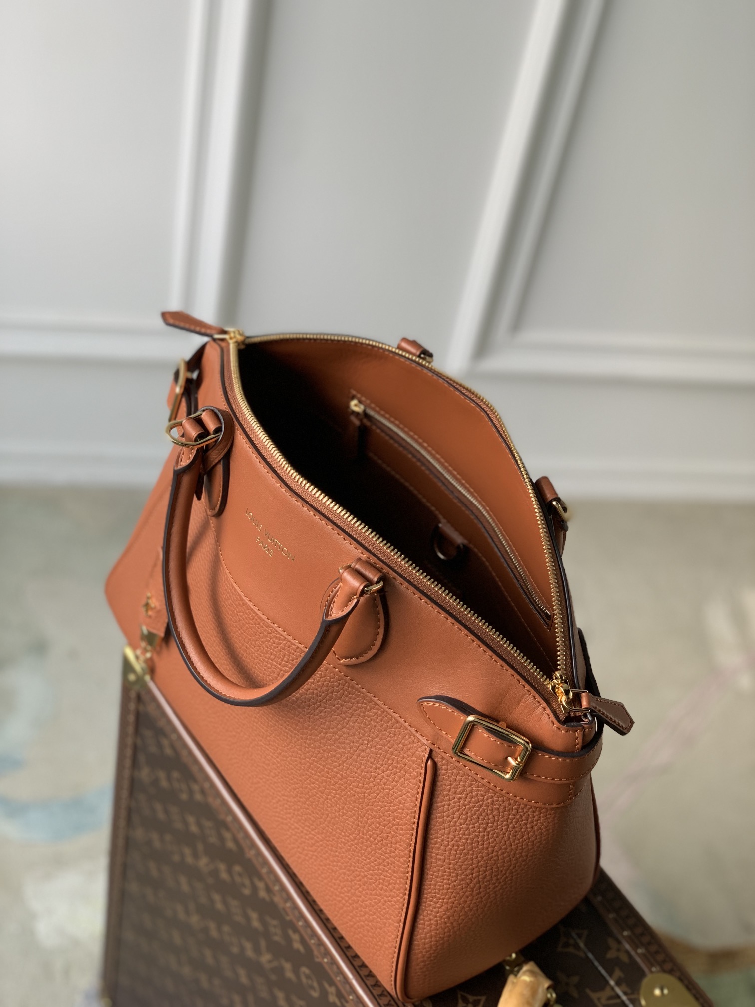 l**is V*t*n lock it tote mm-36×29×15cm