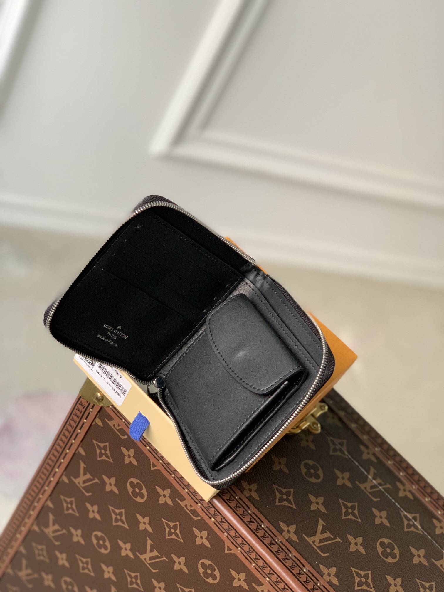 l**is V*t*n wallet-m81558-11.5 x 10.5 x 2cm