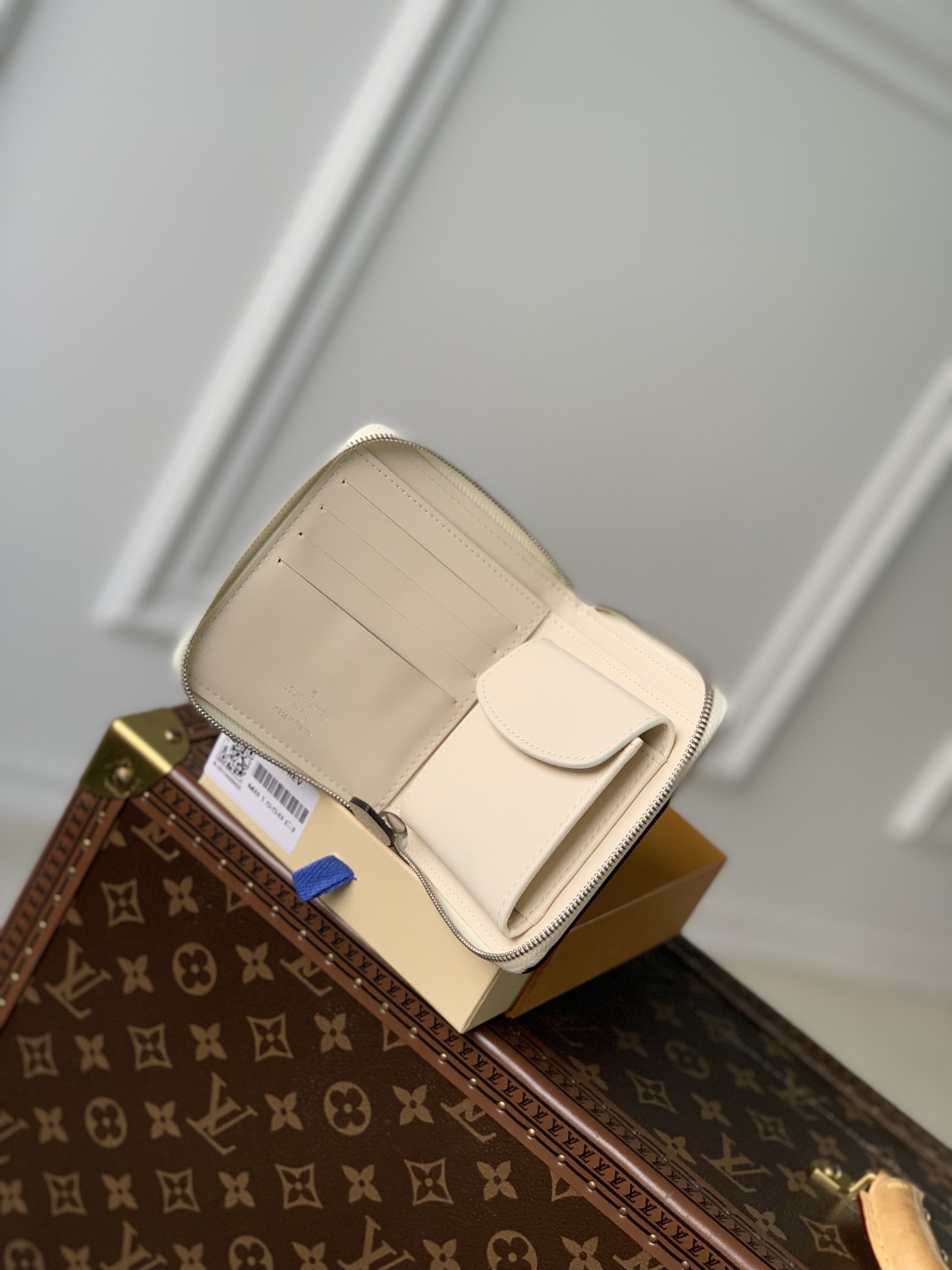 l**is V*t*n wallet-m81558-11.5 x 10.5 x 2cm