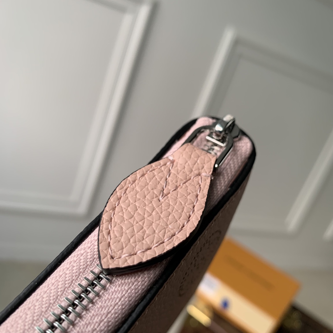 l**is V*t*n wallet-m81558-11.5 x 10.5 x 2cm