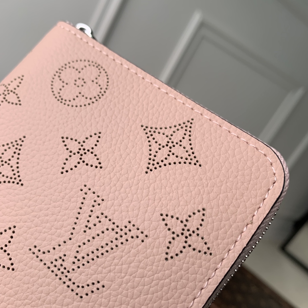 l**is V*t*n wallet-m81558-11.5 x 10.5 x 2cm