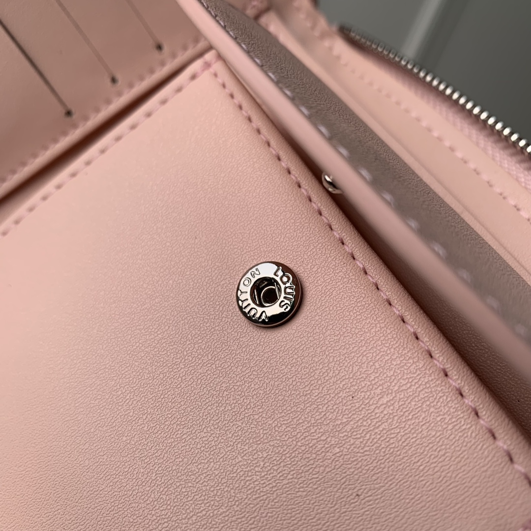 l**is V*t*n wallet-m81558-11.5 x 10.5 x 2cm