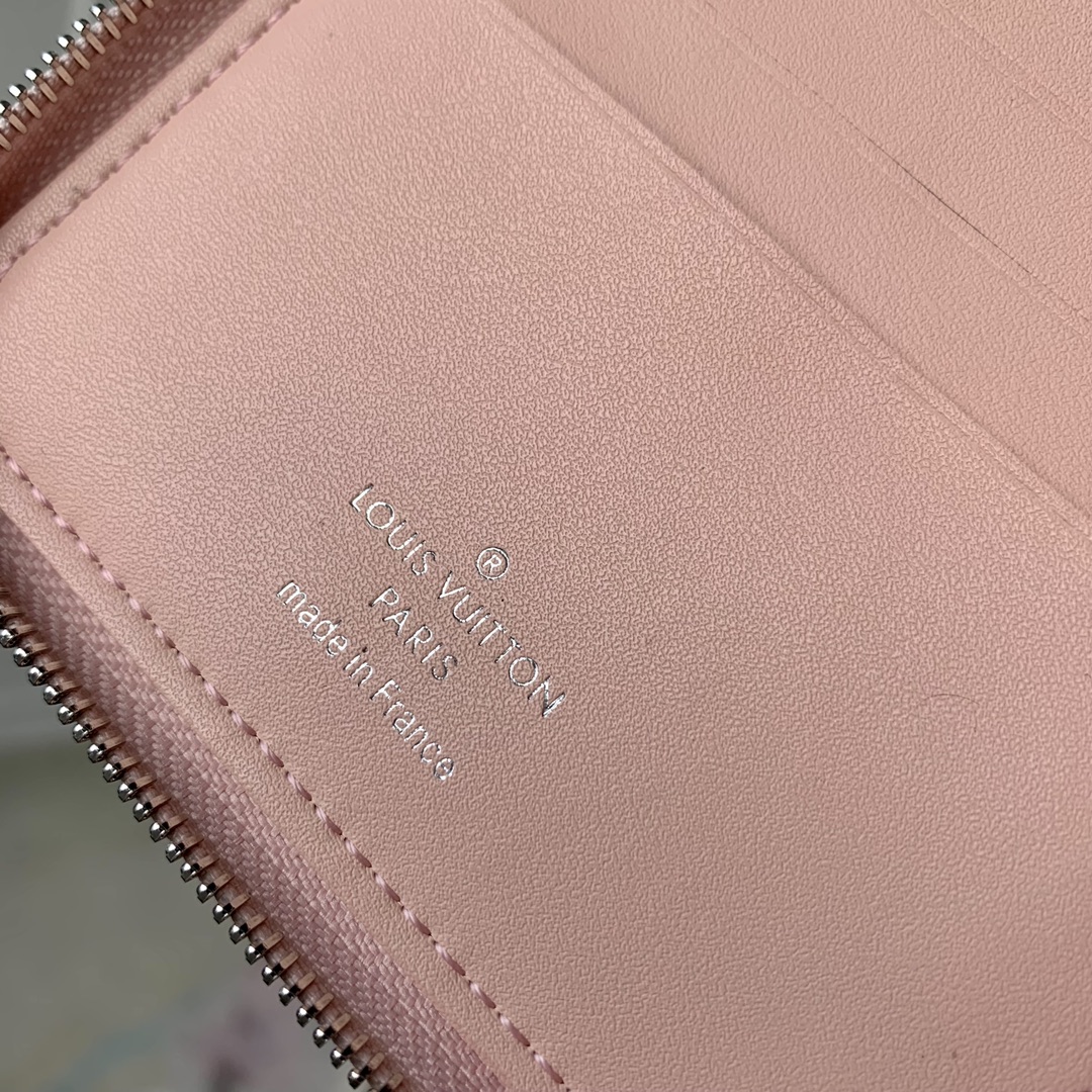 l**is V*t*n wallet-m81558-11.5 x 10.5 x 2cm