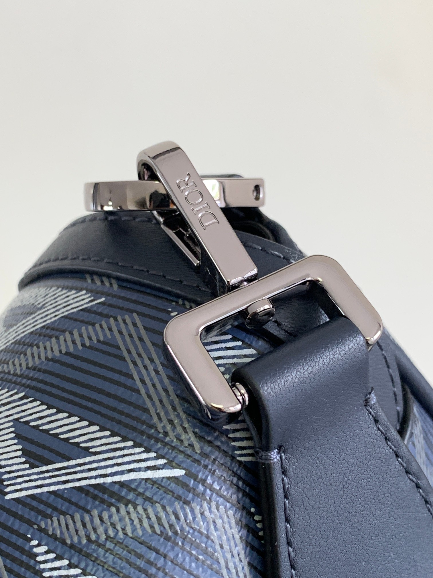 D*or hit the road handbags-27 x 17 x 9cm