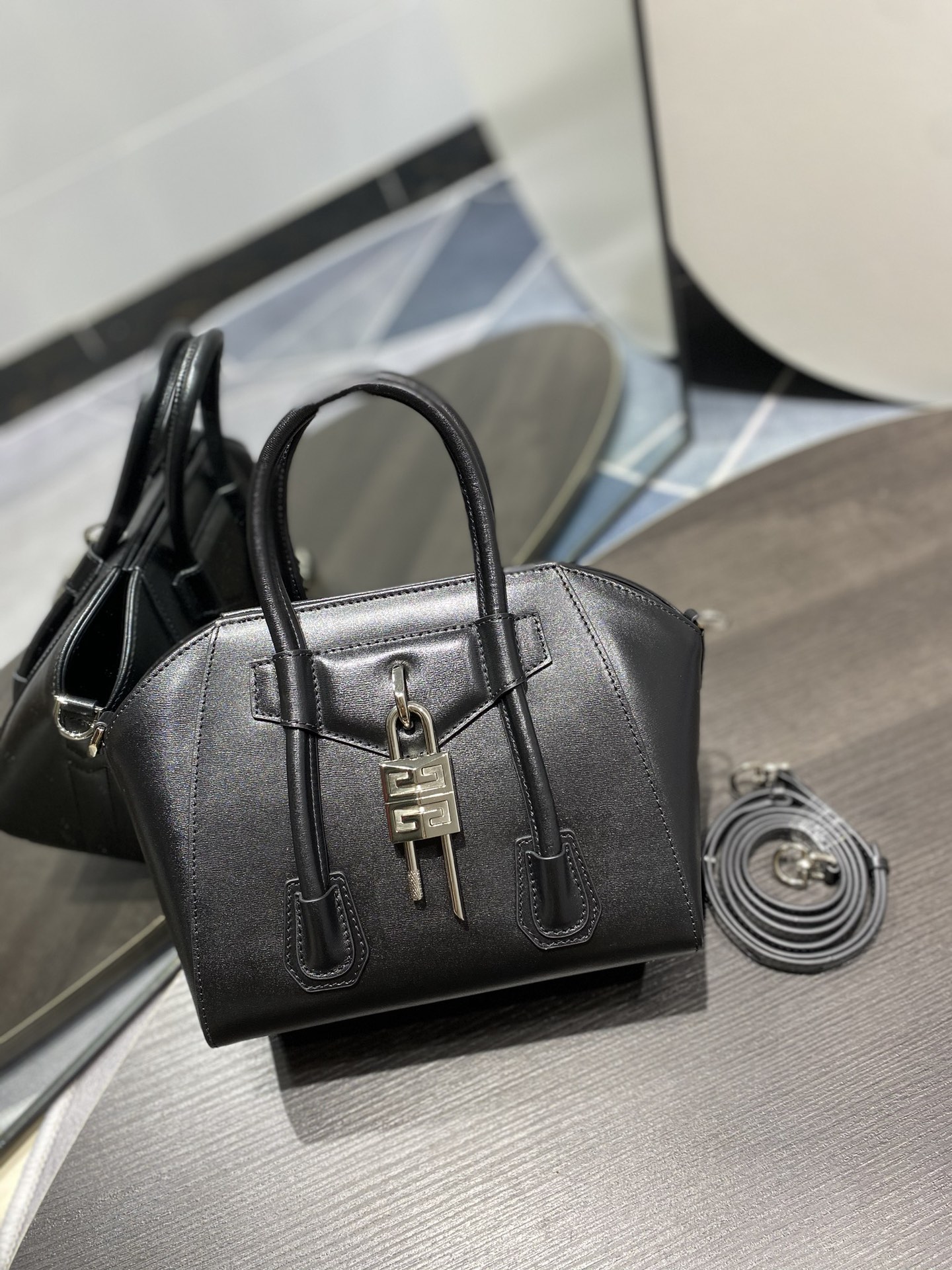 Givenchy Antigona Tote-22*20*13CM