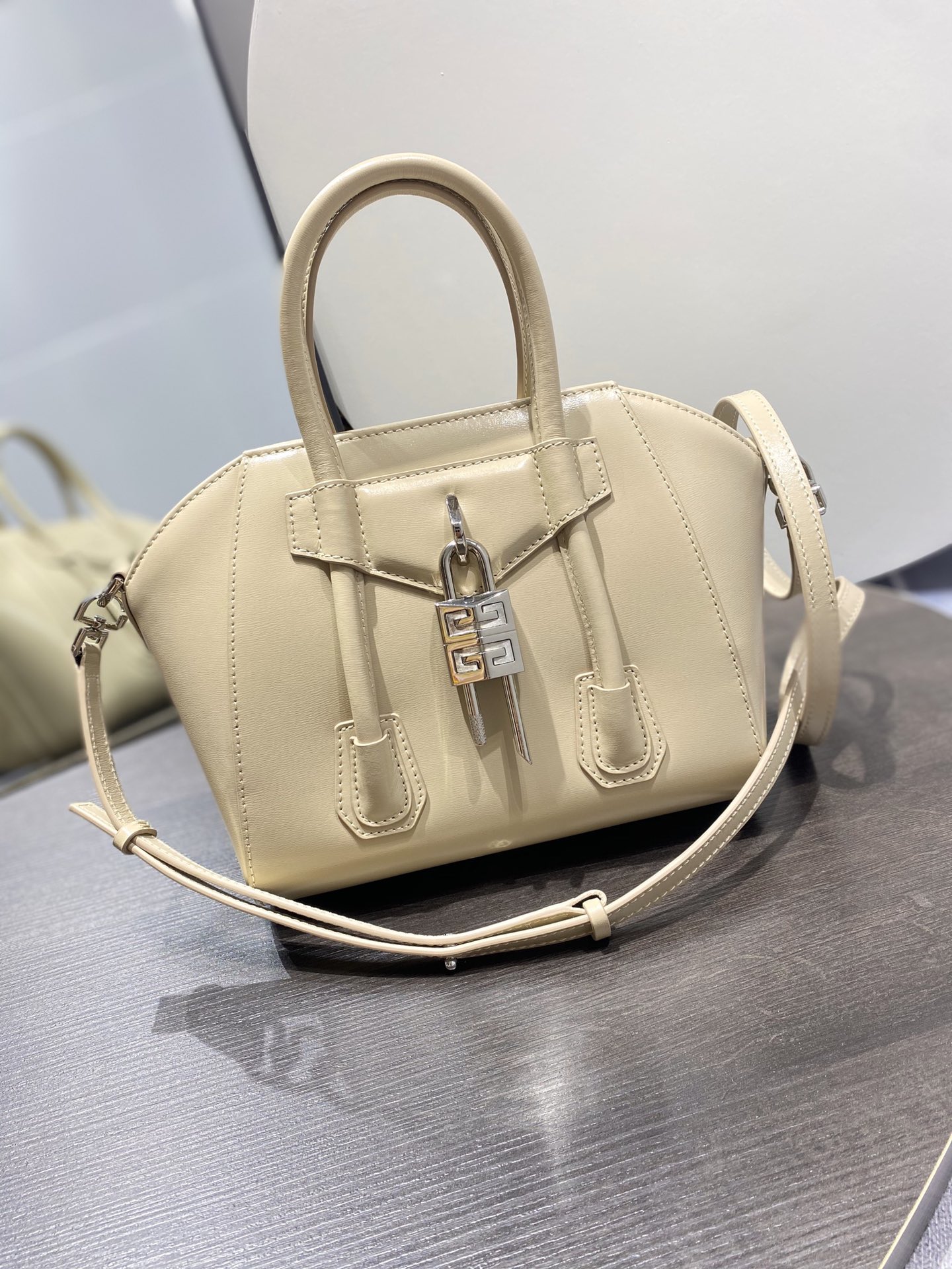 Givenchy Antigona Tote-22*20*13CM