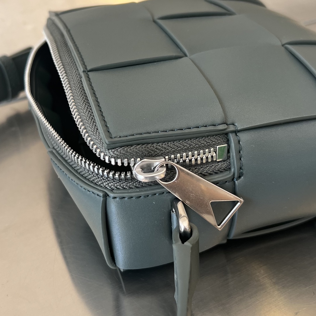 Bo*te*ga ve*ne*ta camera bag-20x15x5cm