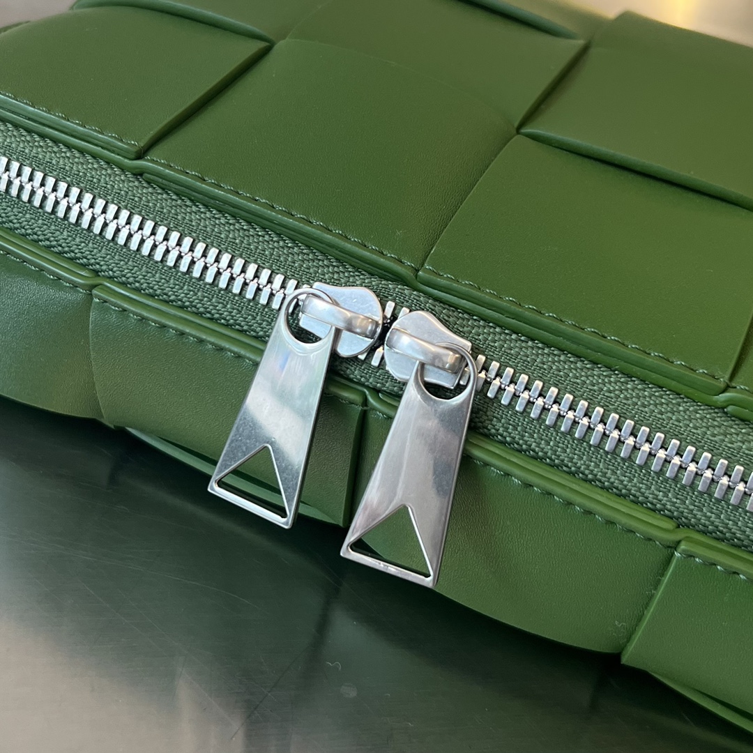 Bo*te*ga ve*ne*ta camera bag-20x15x5cm