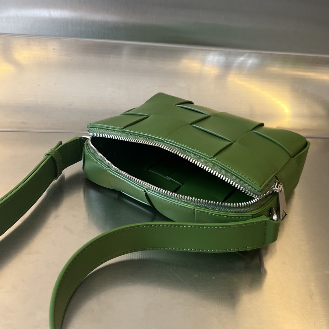 Bo*te*ga ve*ne*ta camera bag-20x15x5cm