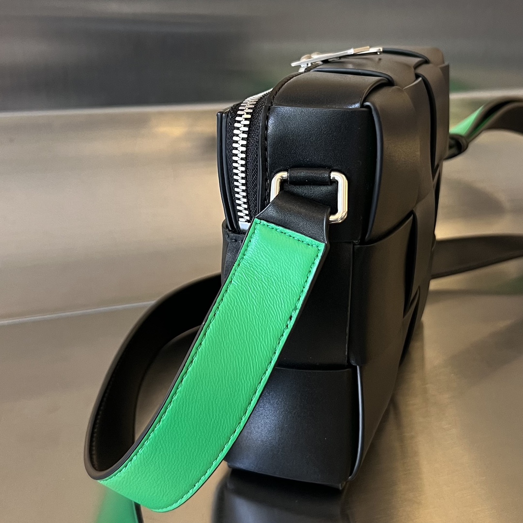 Bo*te*ga ve*ne*ta camera bag-20x15x5cm