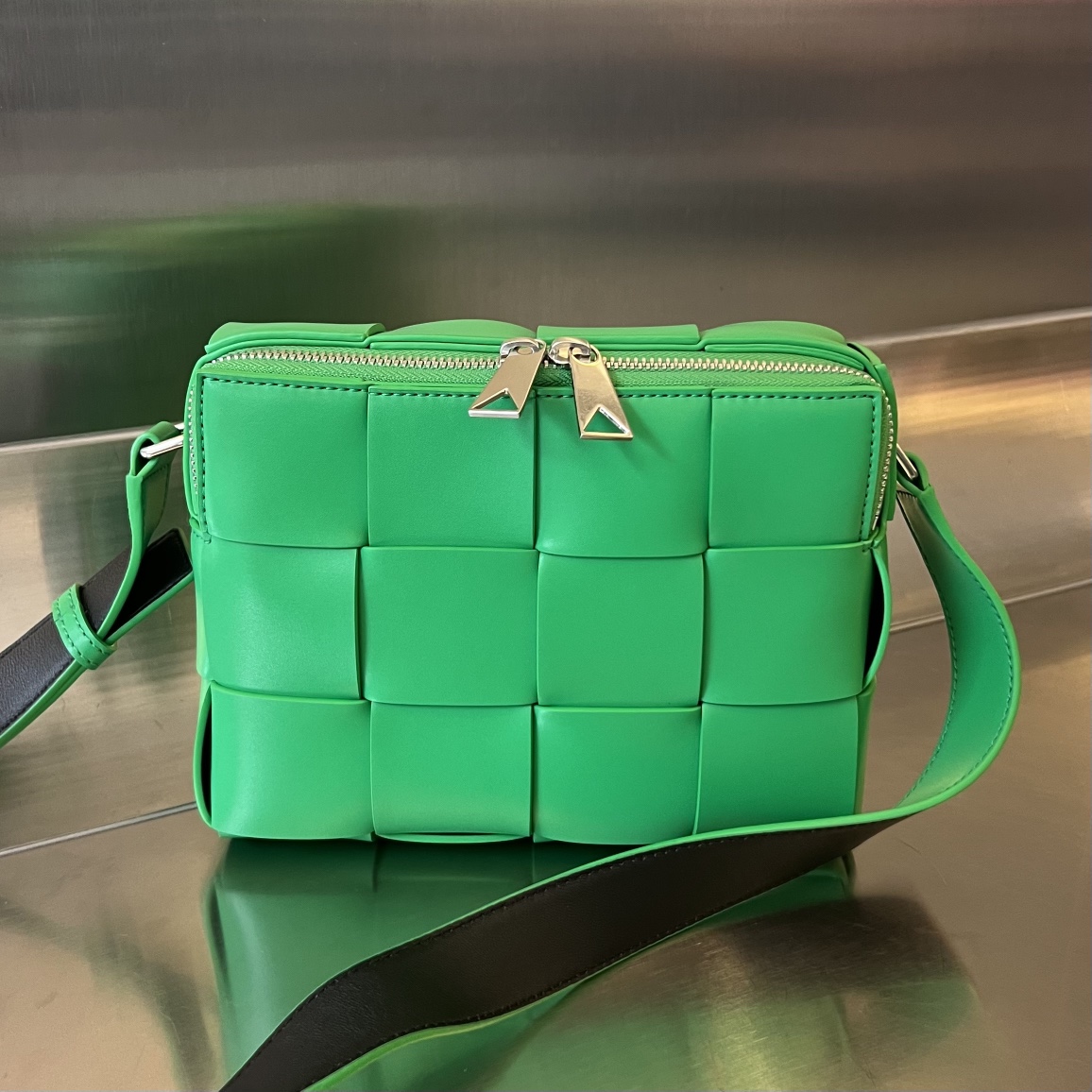 Bo*te*ga ve*ne*ta camera bag-20x15x5cm