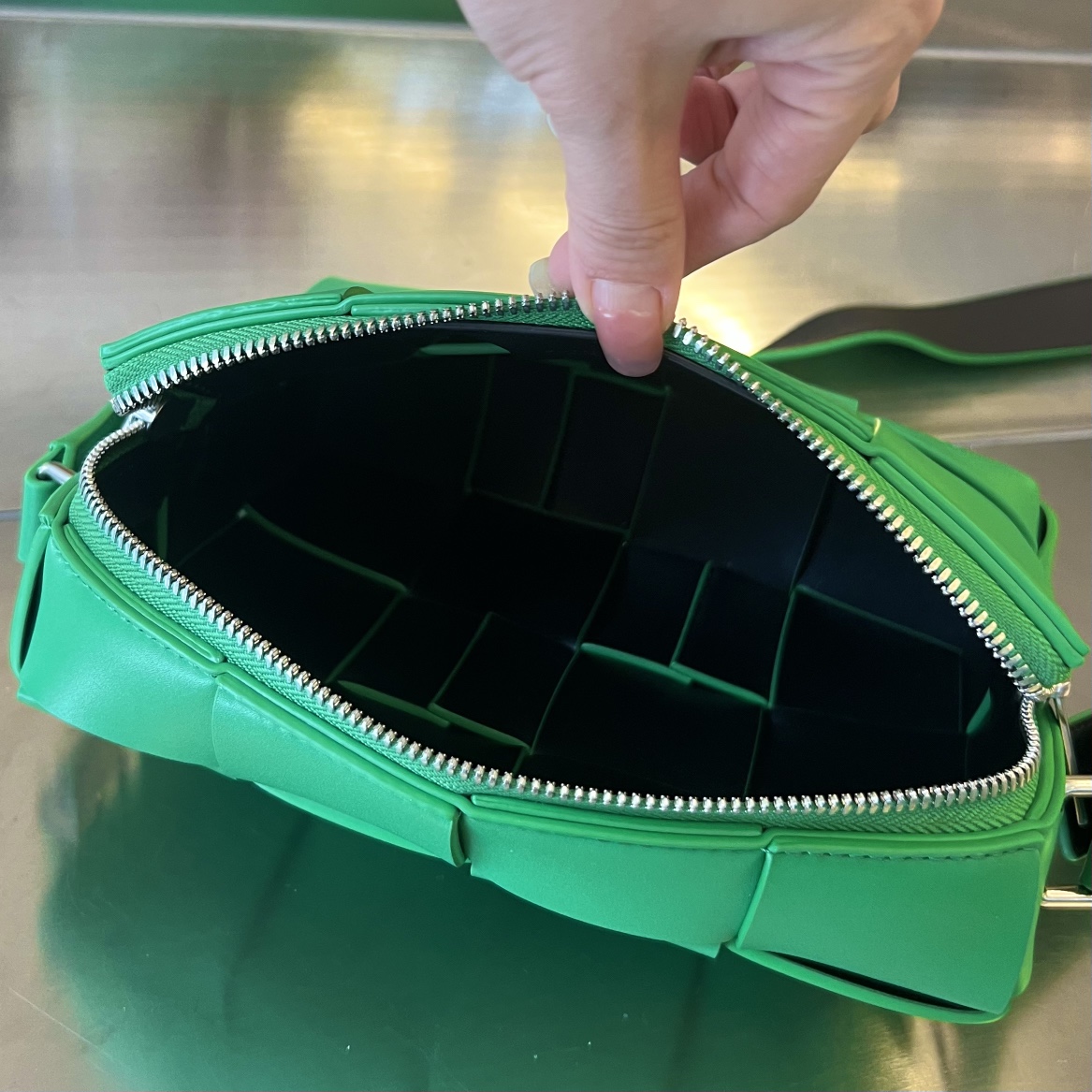 Bo*te*ga ve*ne*ta camera bag-20x15x5cm