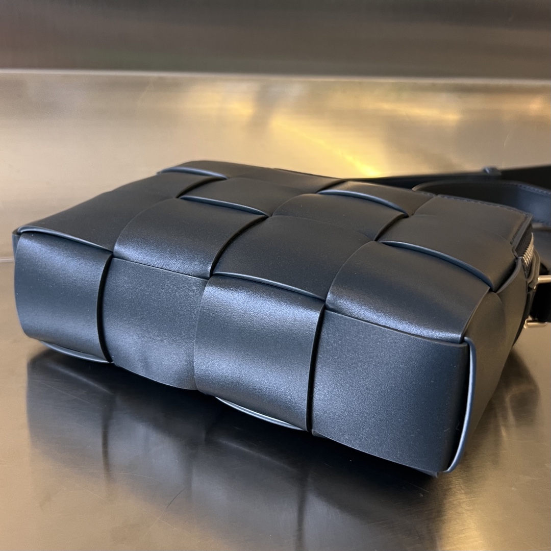 Bo*te*ga ve*ne*ta camera bag-20x15x5cm