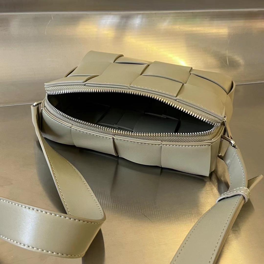 Bo*te*ga ve*ne*ta camera bag-20x15x5cm