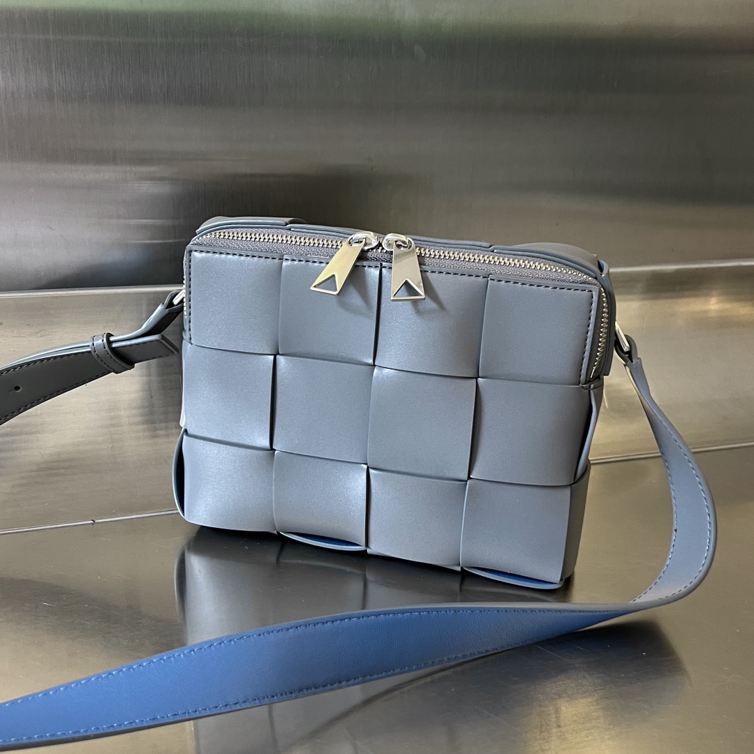 Bo*te*ga ve*ne*ta camera bag-20x15x5cm