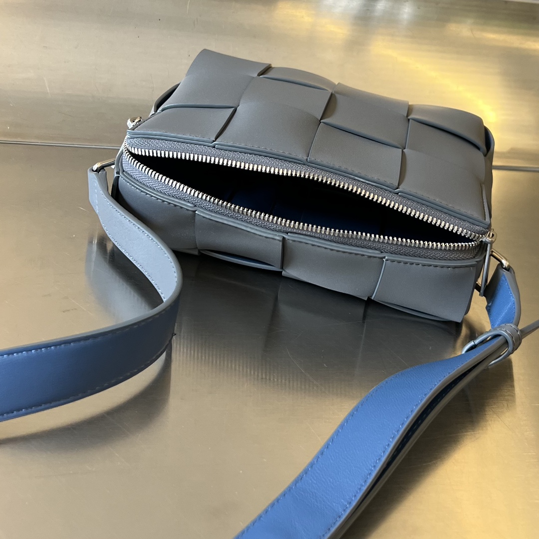 Bo*te*ga ve*ne*ta camera bag-20x15x5cm