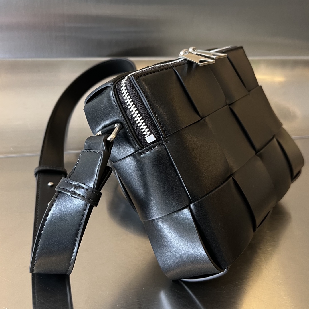 Bo*te*ga ve*ne*ta camera bag-20x15x5cm