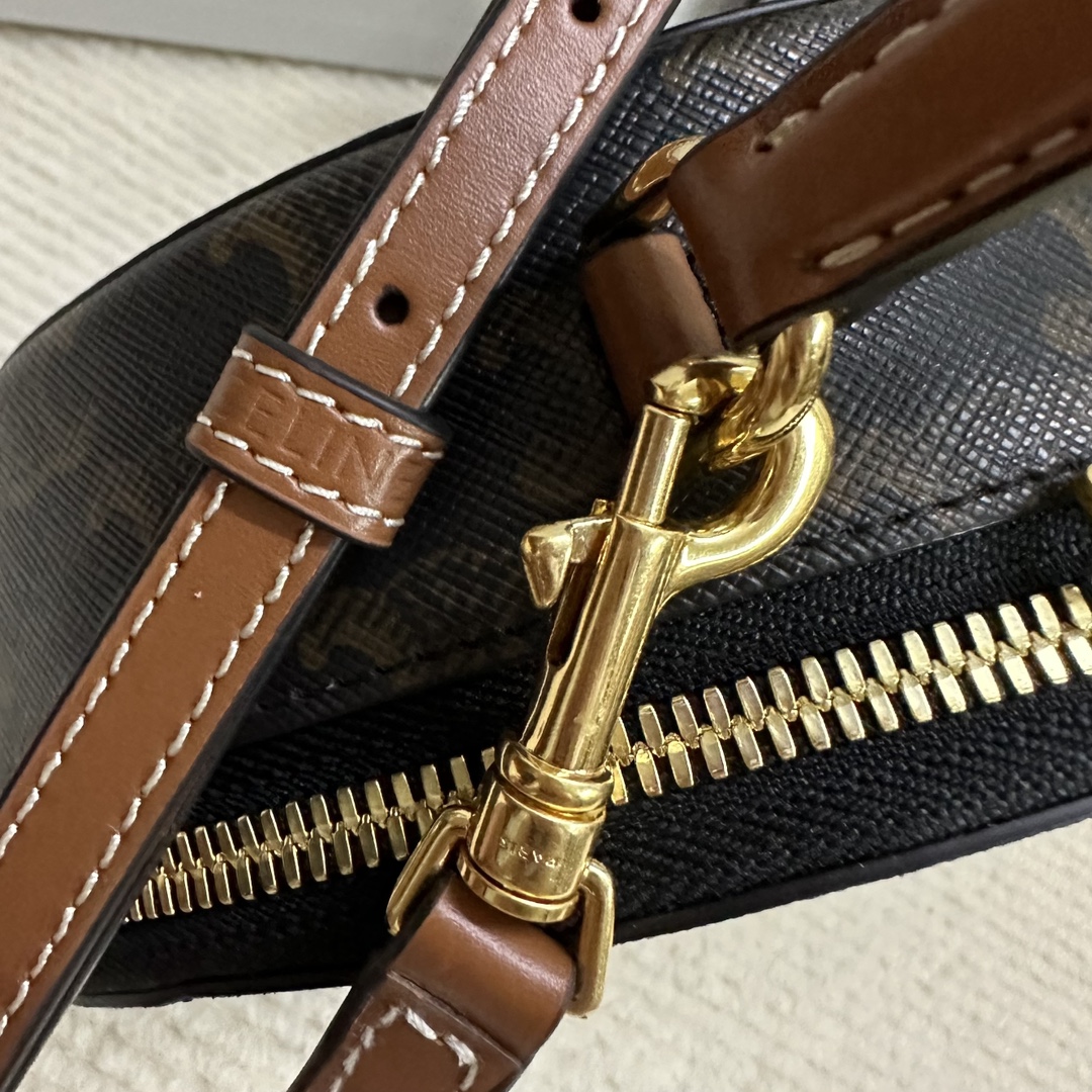 Ce**e print crescent bag-18x12.5x6cm