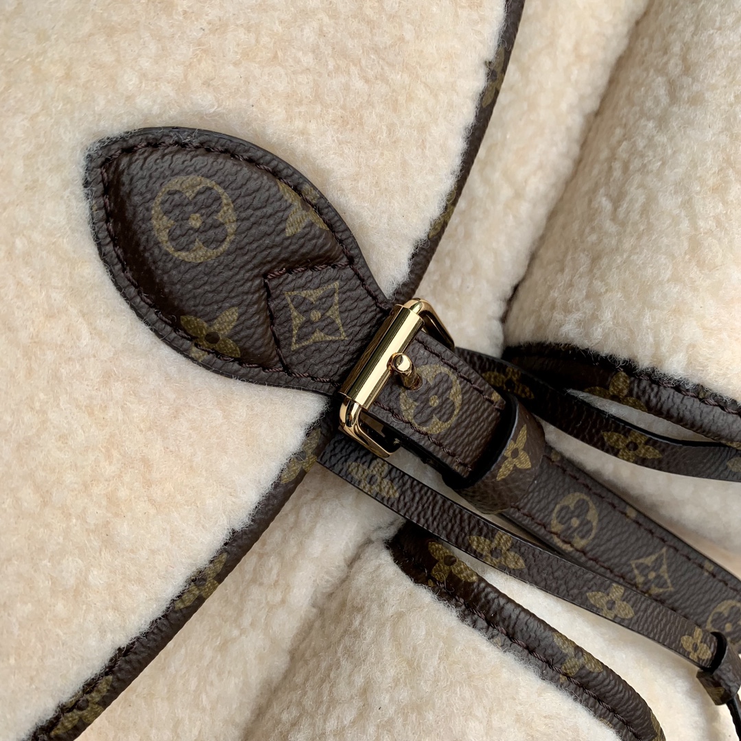 l**is V*t*n backpack m23384-31*31*17cm