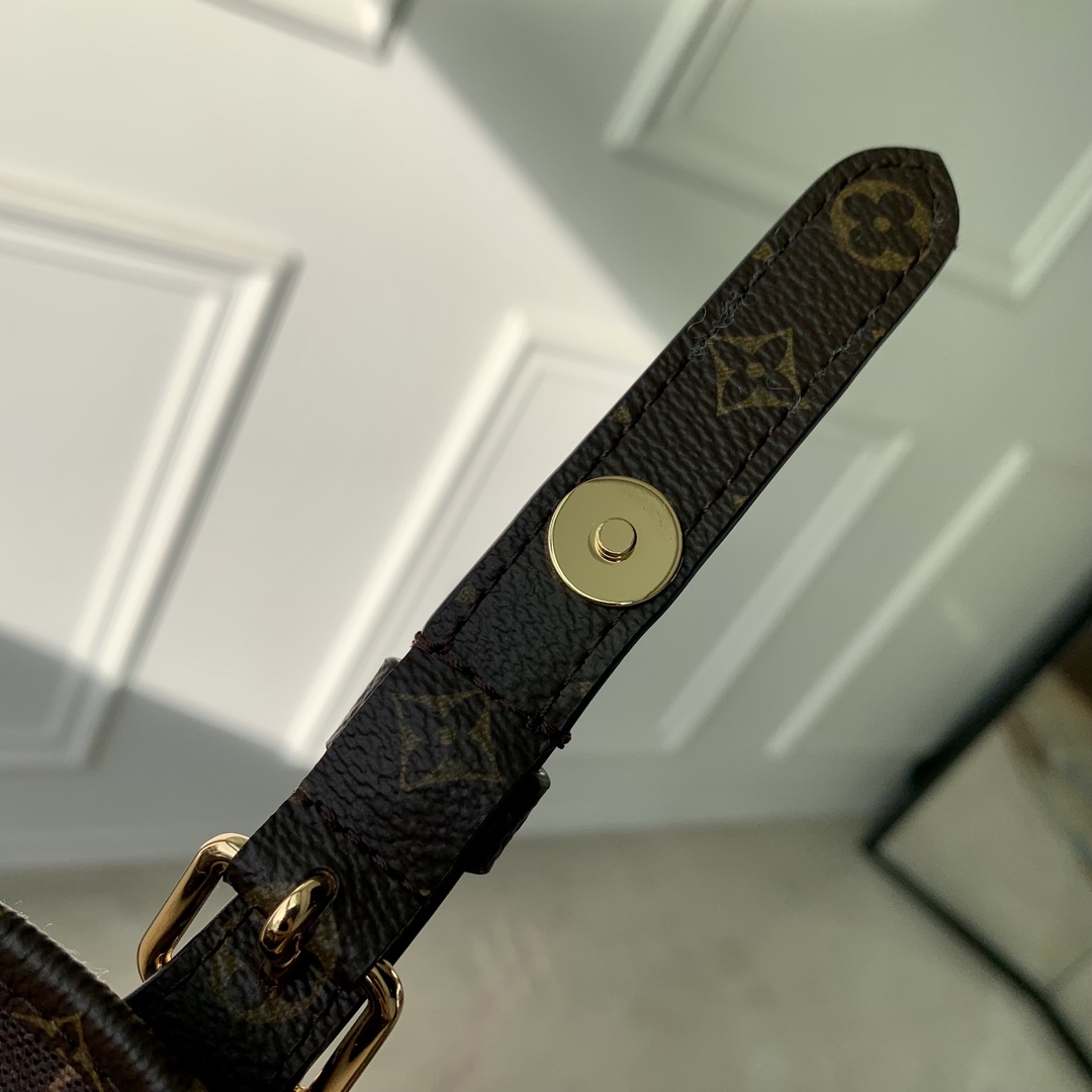 l**is V*t*n backpack m23384-31*31*17cm