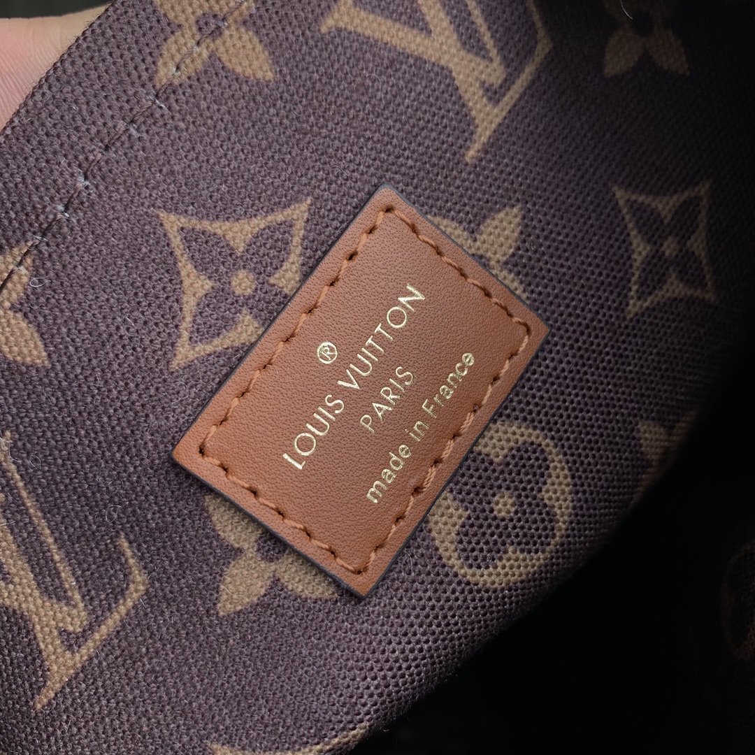 l**is V*t*n backpack m23384-31*31*17cm