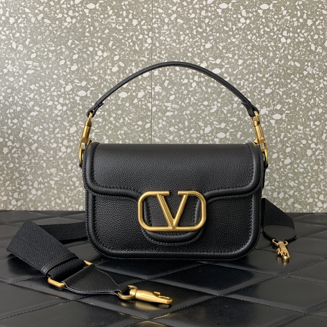 Valentino Garavani Allnite Bag-23.5✖️18✖️8CM