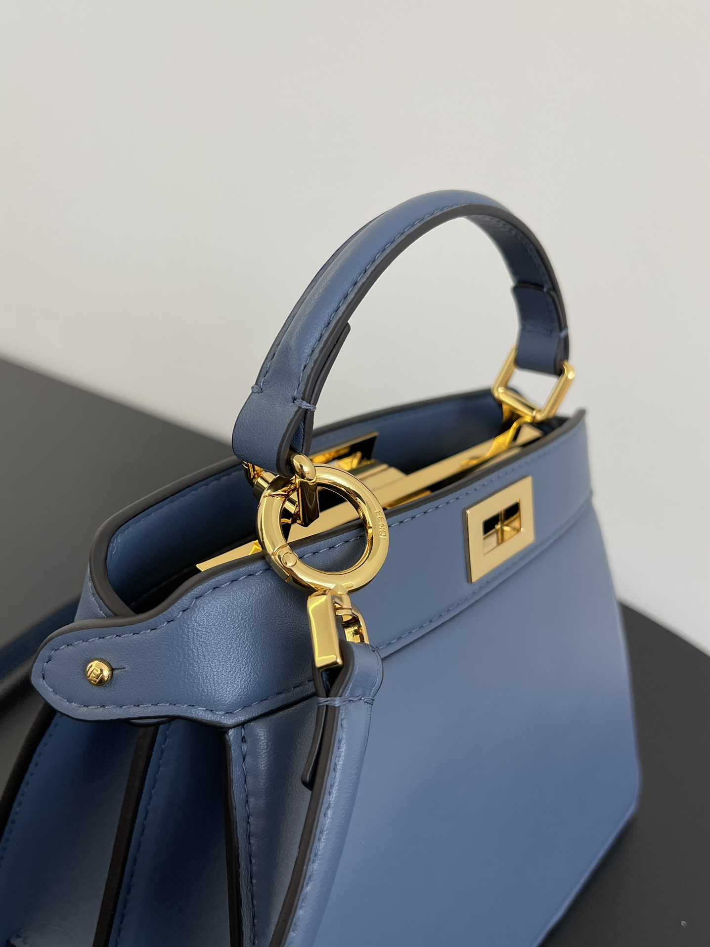 F**di peekaboo iseeu bag-20x11x15cm