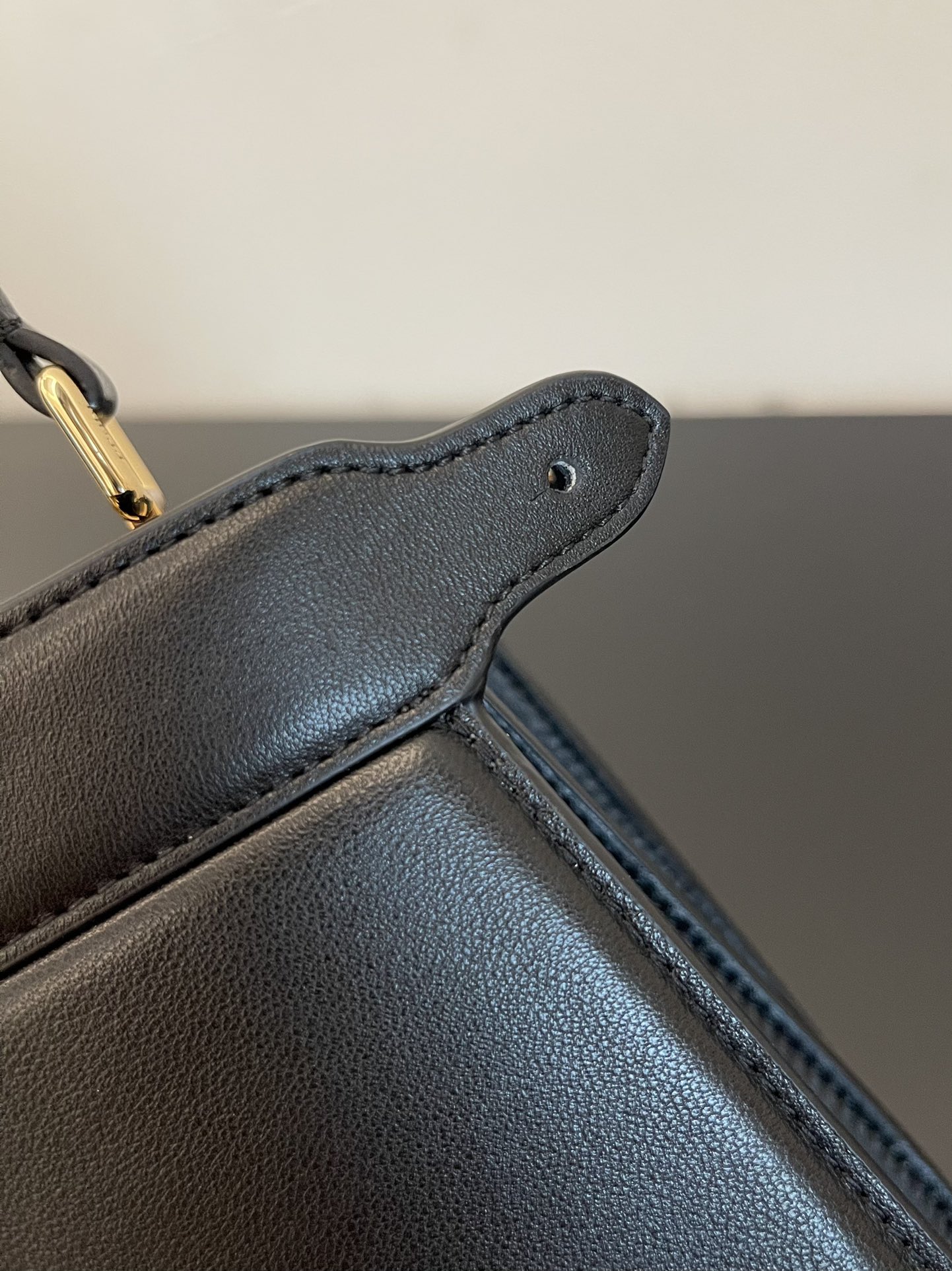 F**di peekaboo iseeu bag-20x11x15cm