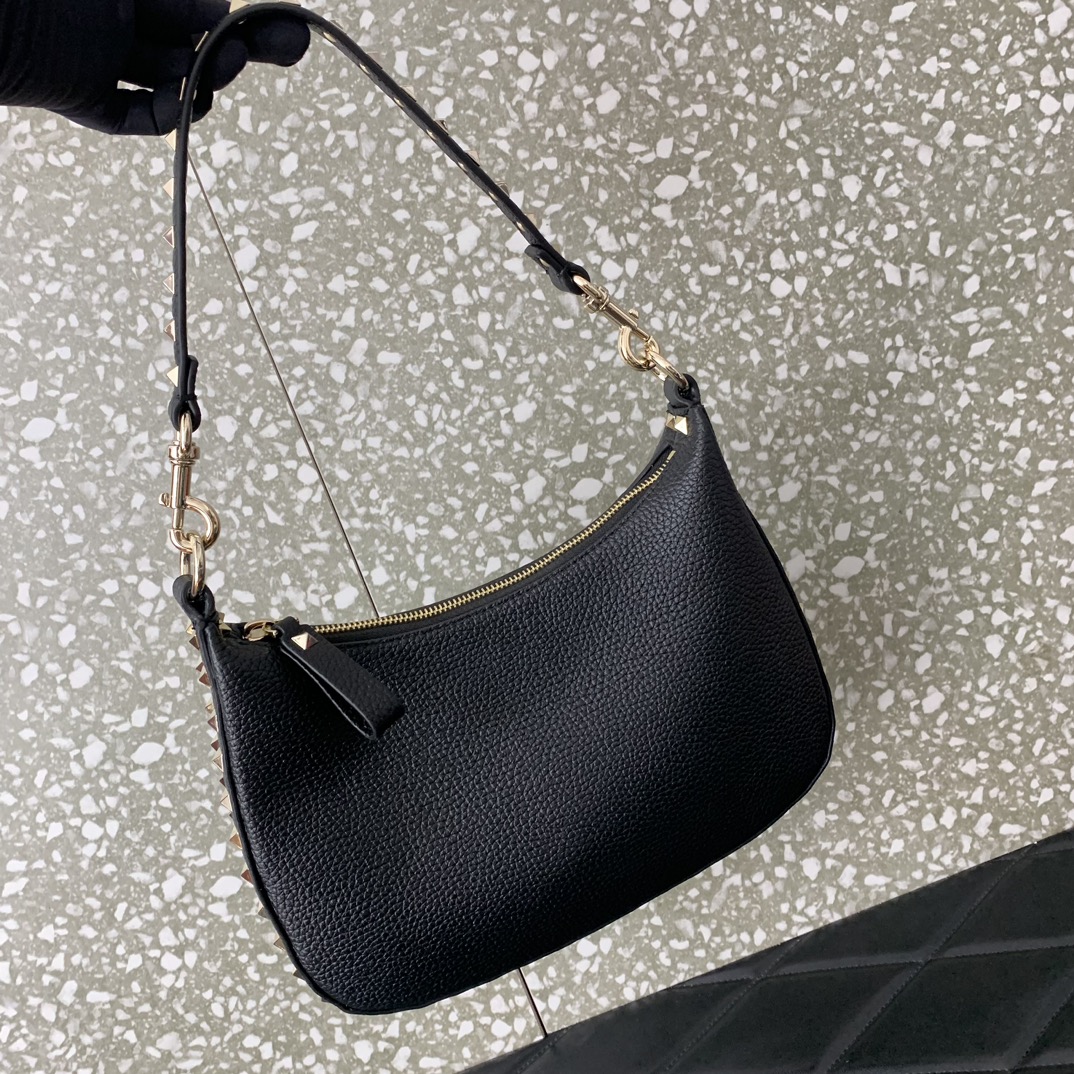 Valentino Garavani Rockstud Hobo Bag-6✖️4✖️16CM