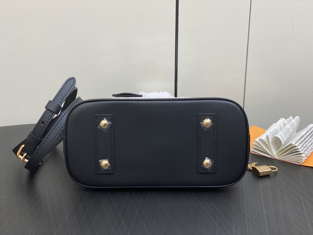 l**is V*t*n m22878 alma bb-23.5 x 17.5 x 11.5cm