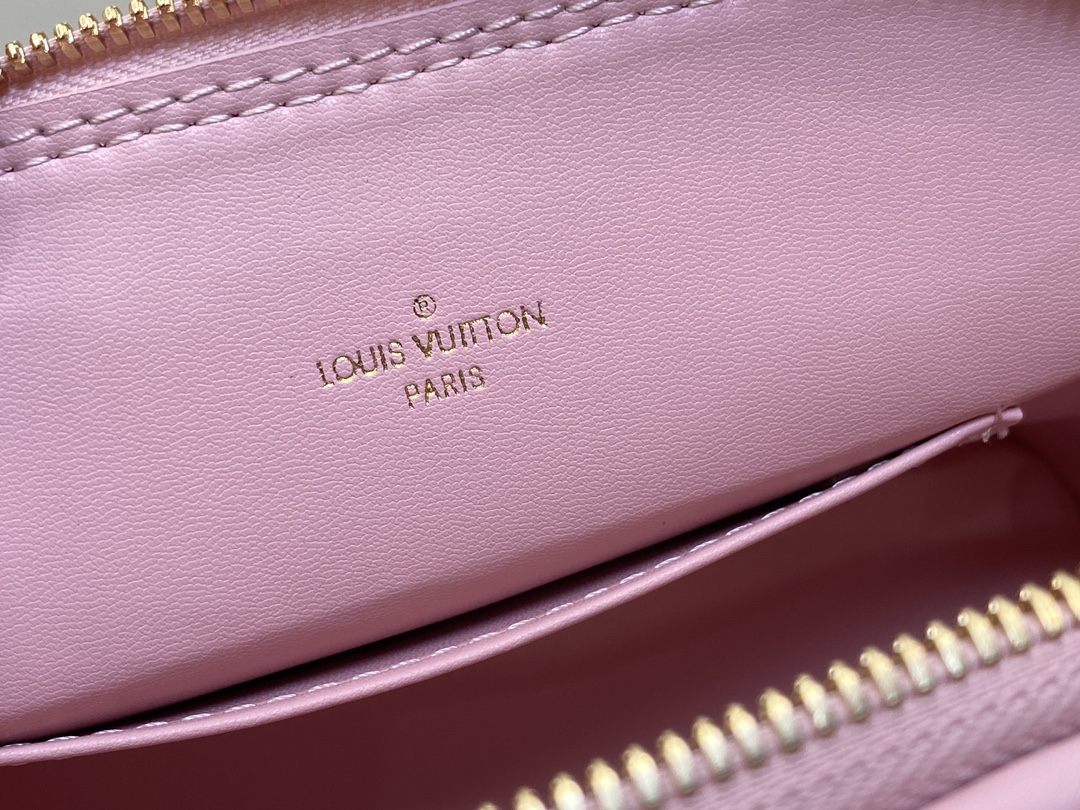 l**is V*t*n m22878 alma bb-23.5 x 17.5 x 11.5cm