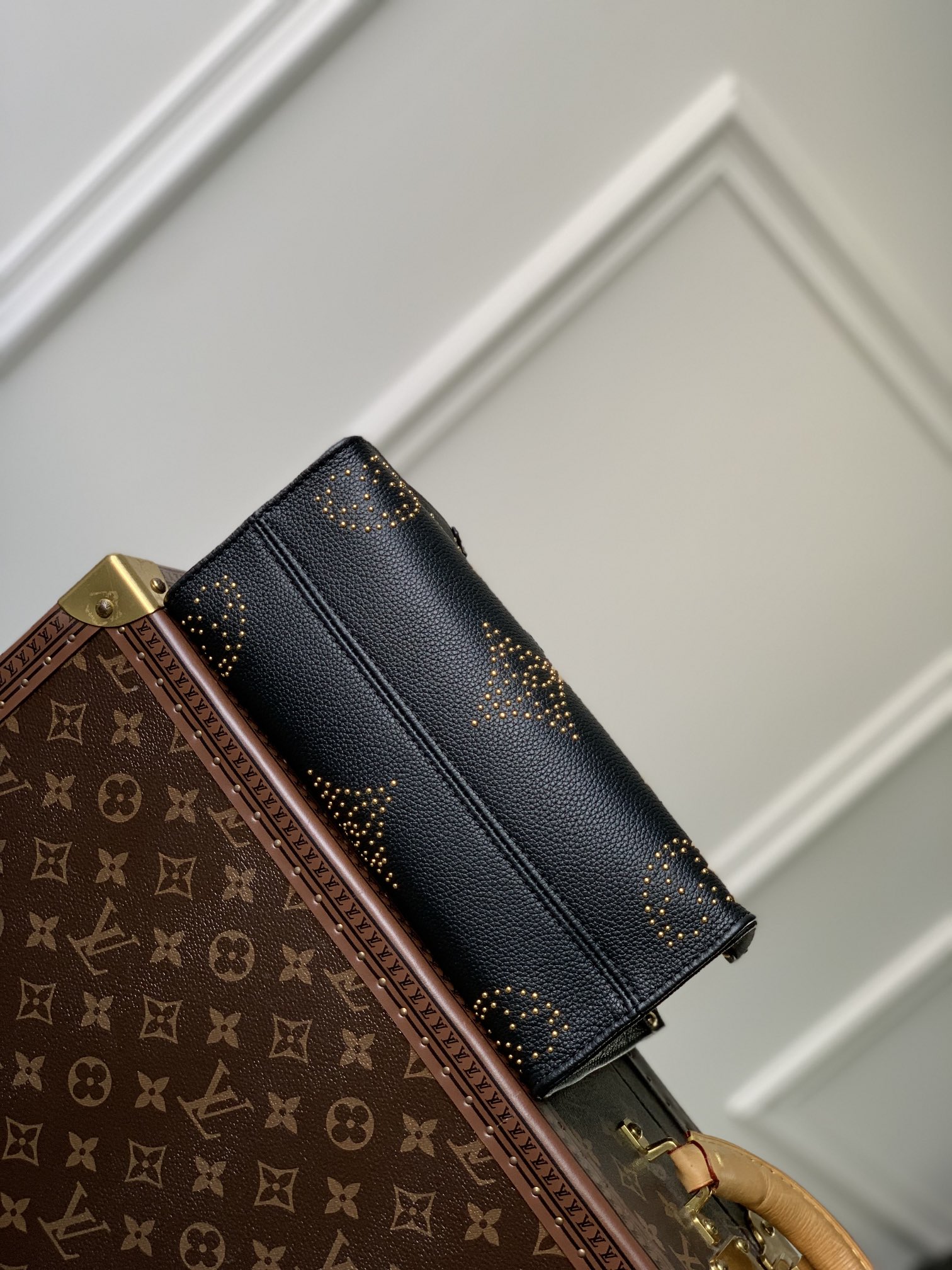 l**is V*t*n onthego handbag-25*19*11.5 cm