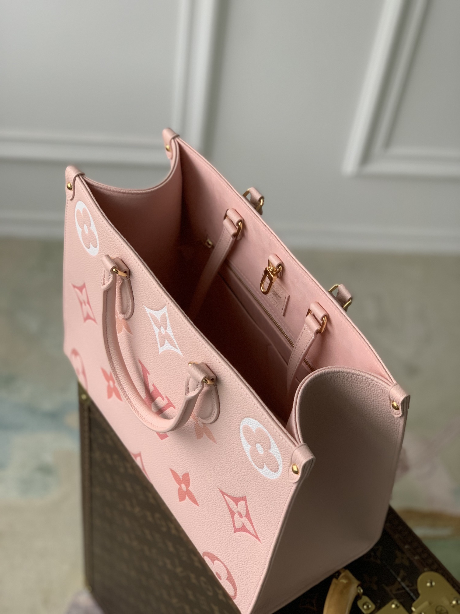 l**is V*t*n small onthego handbag-35*28*15cm