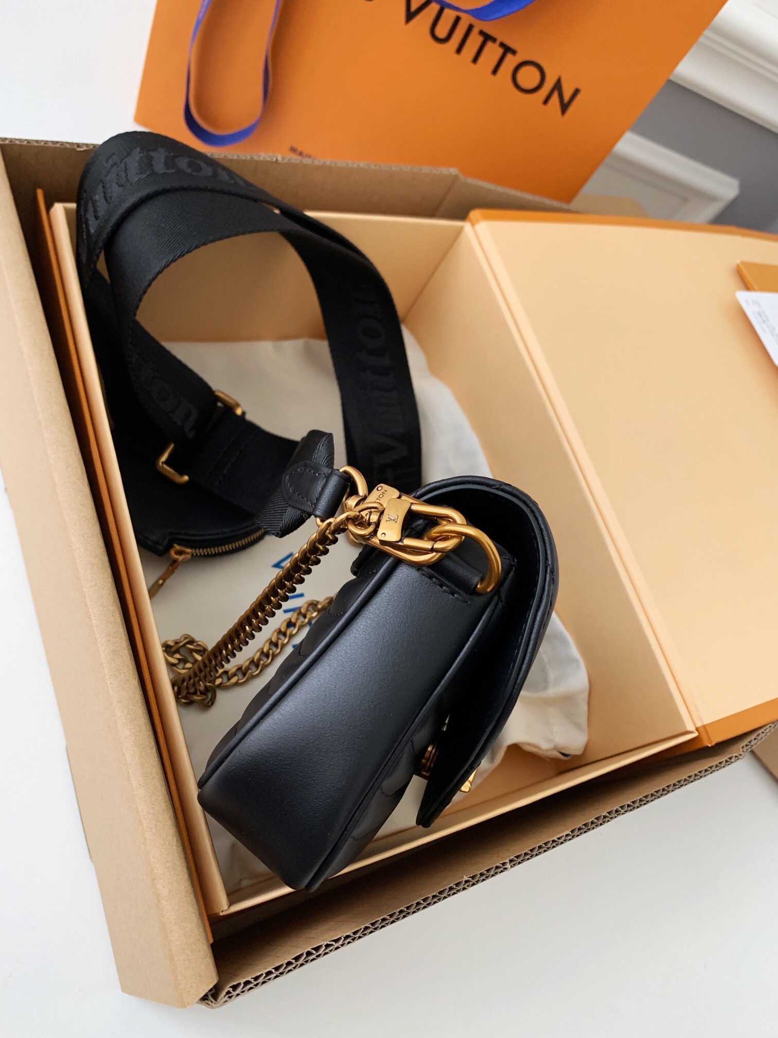 l**is V*t*n new wave bag-19*14*5cm