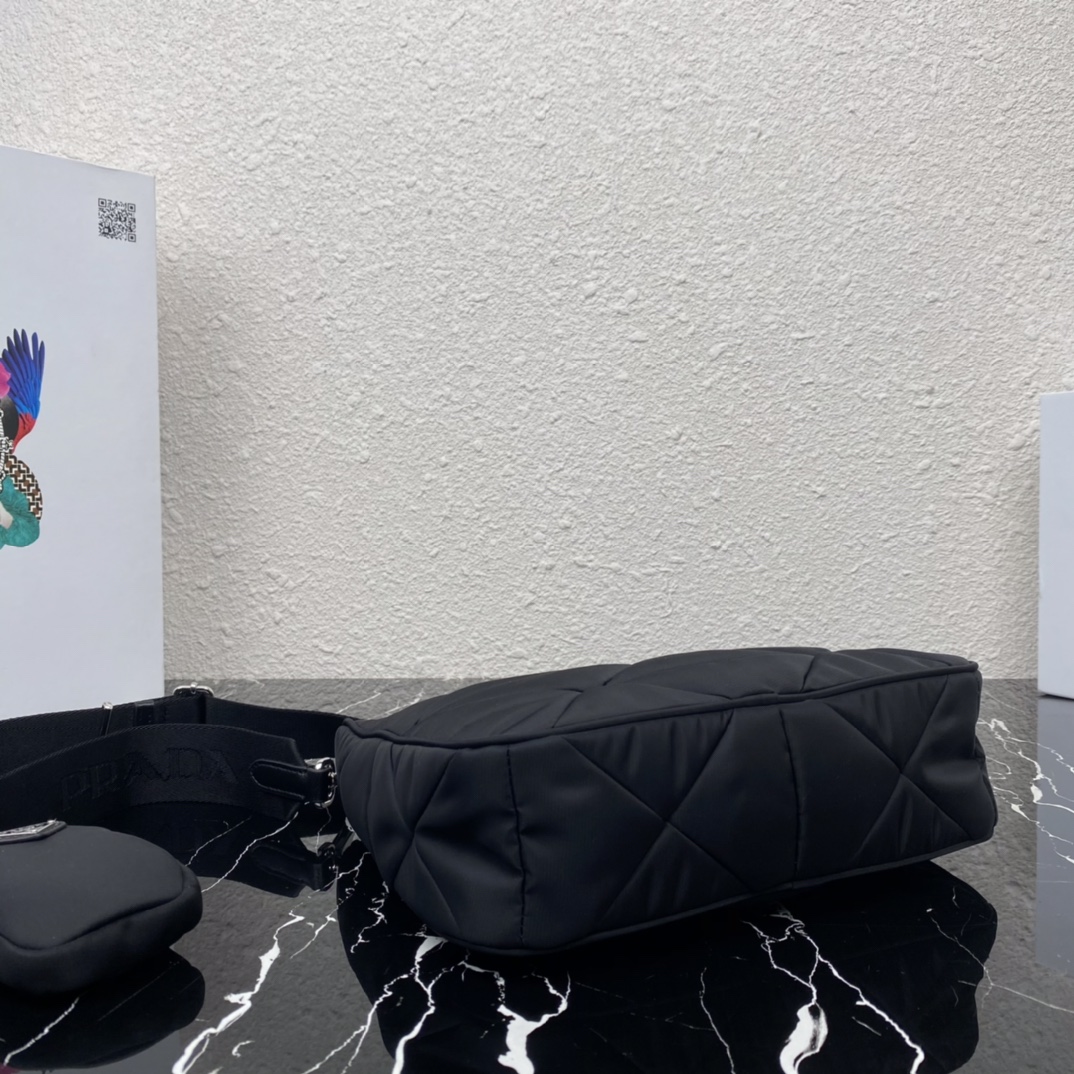 Pra*a 1bc151 re_nylon bag -24*17*7cm