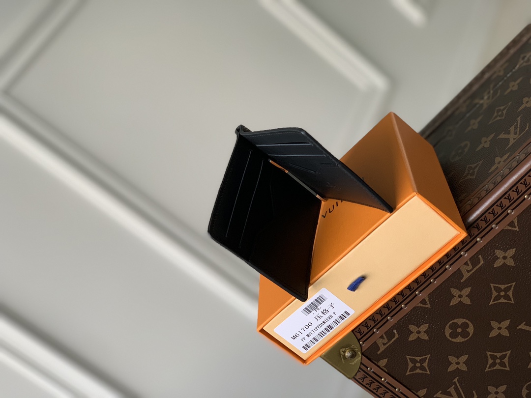 l**is V*t*n wallet-m61700-12×8cm