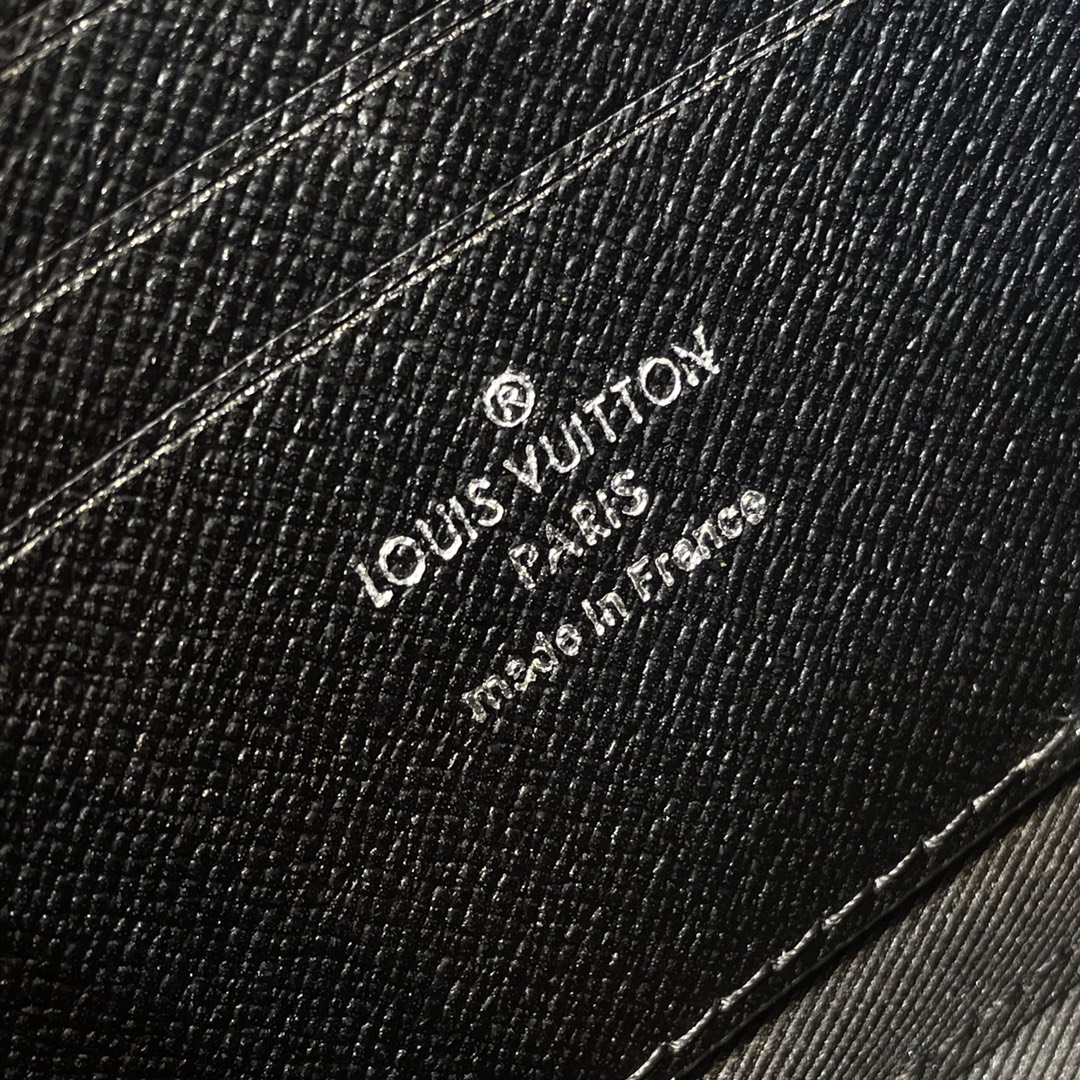 l**is V*t*n alpha wearable bag-m22481-18.5 x 11.0 x 6.5cm