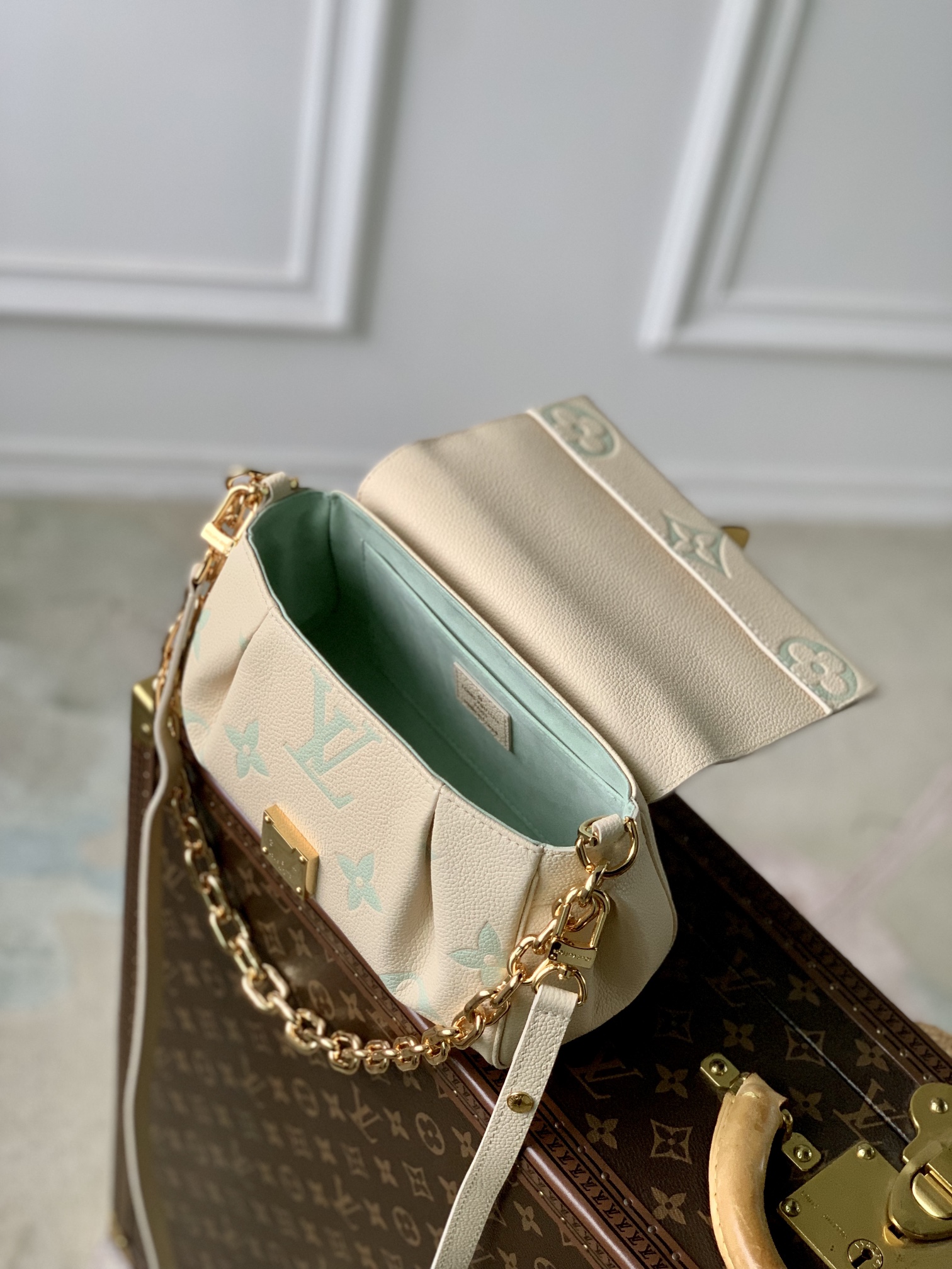 l**is V*t*n favorite m46393-24 x 14 x 9cm