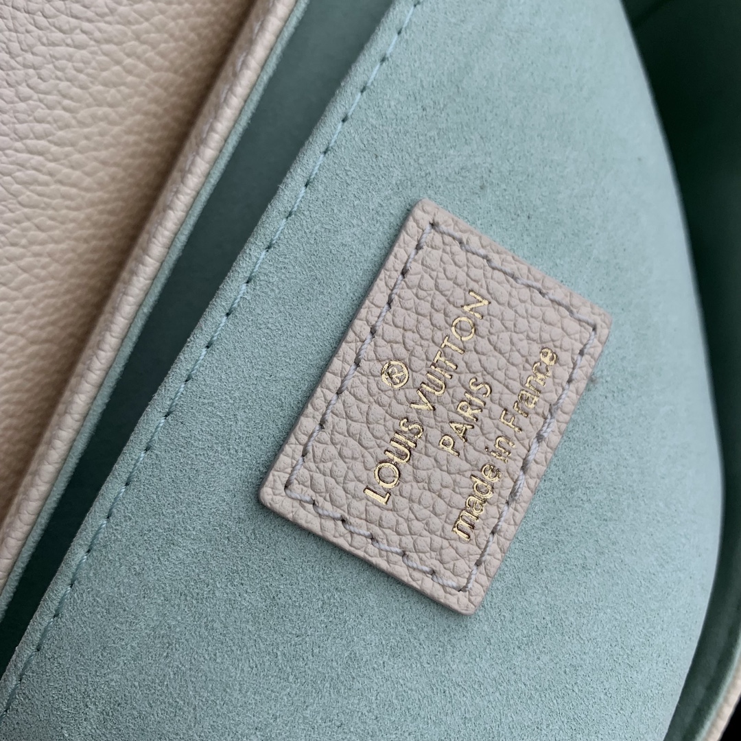 l**is V*t*n favorite m46393-24 x 14 x 9cm