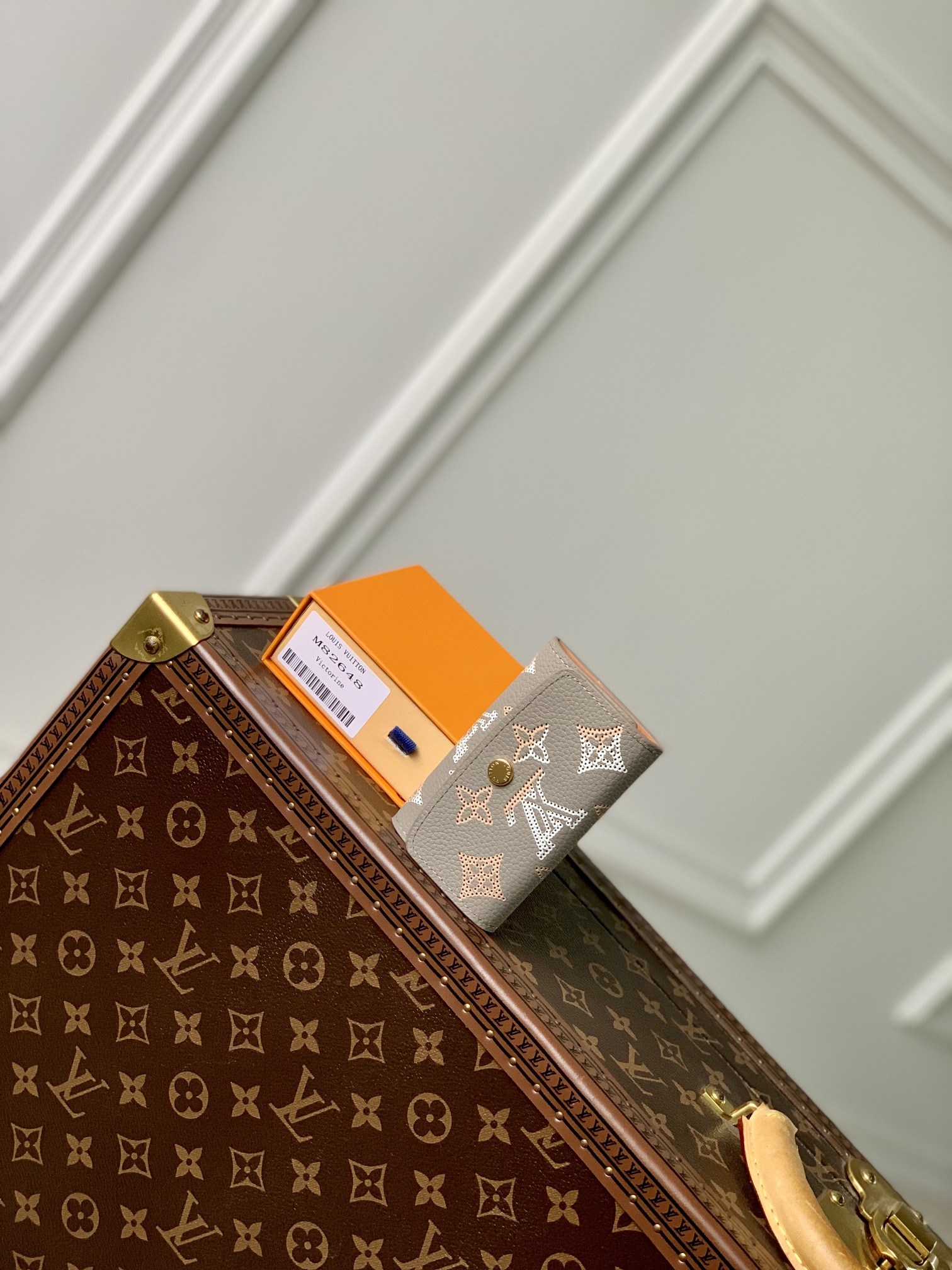 l**is V*t*n wallet-10.5 x 5.5 x 1cm